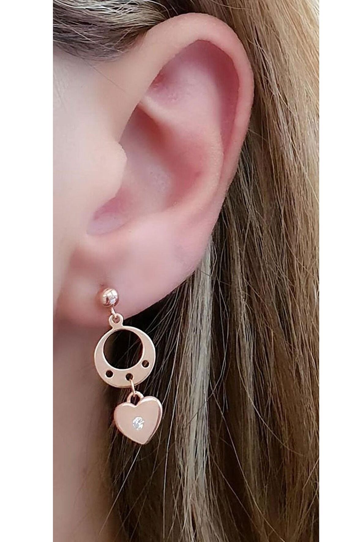 Kalp figürlü zirkon taş detaylı 925 ayar gümüş rose trend küpe 