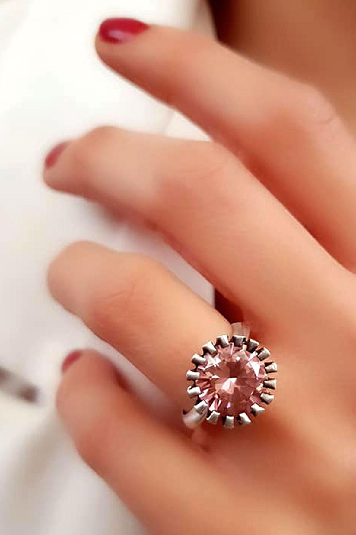 Pembe zirkon taşlı gümüş tektaş yüzük