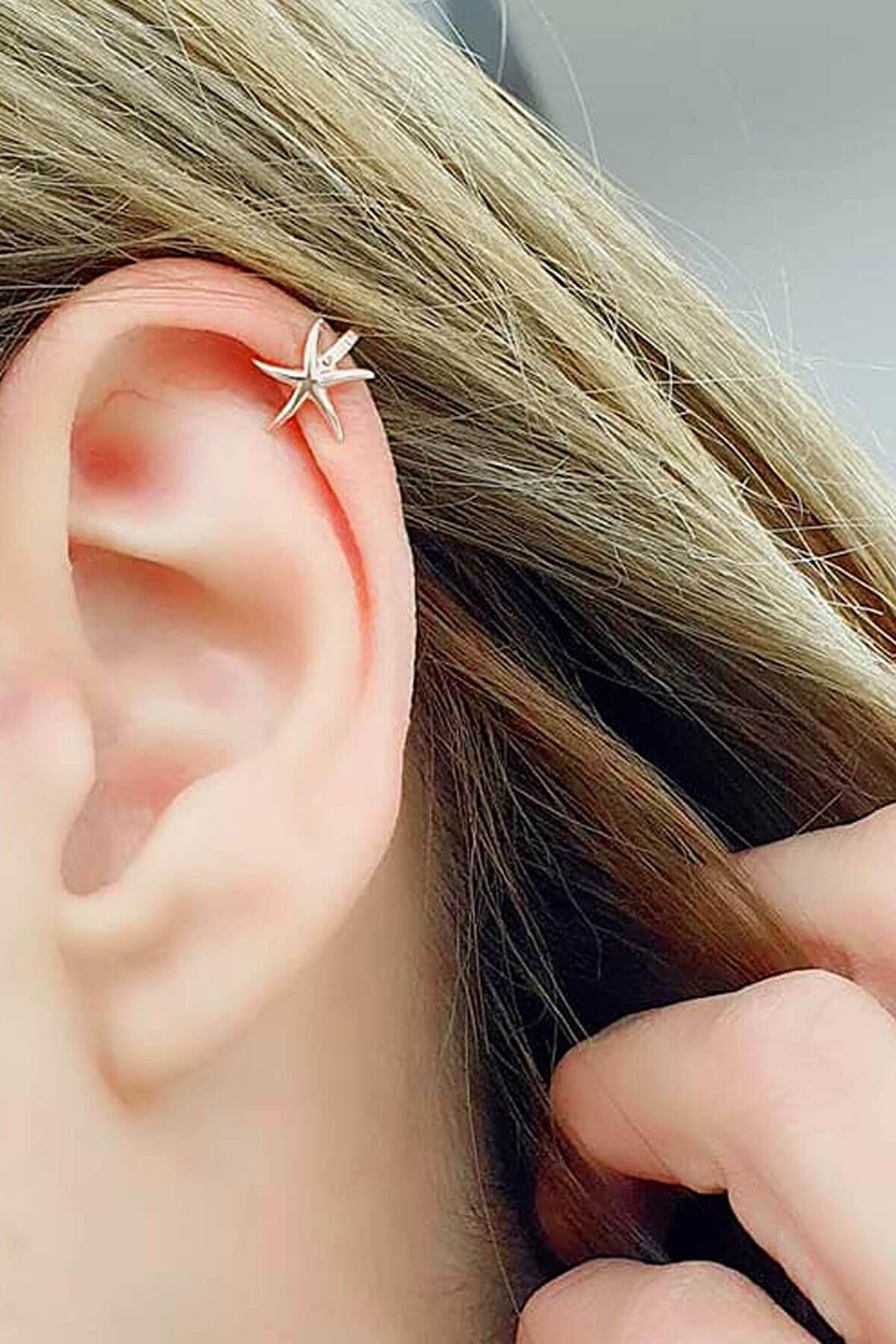 Deniz yıldızı figürlü sıkıştırmalı kıkırdak küpesi