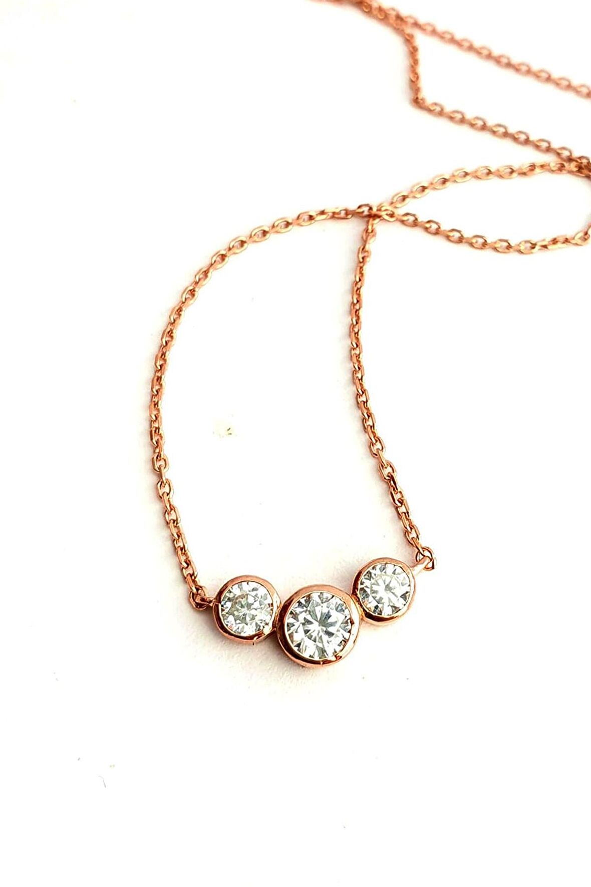 Pırlanta Parlaklığında Zirkon Taşlı 925 ayar Gümüş Rose Tria Kolye