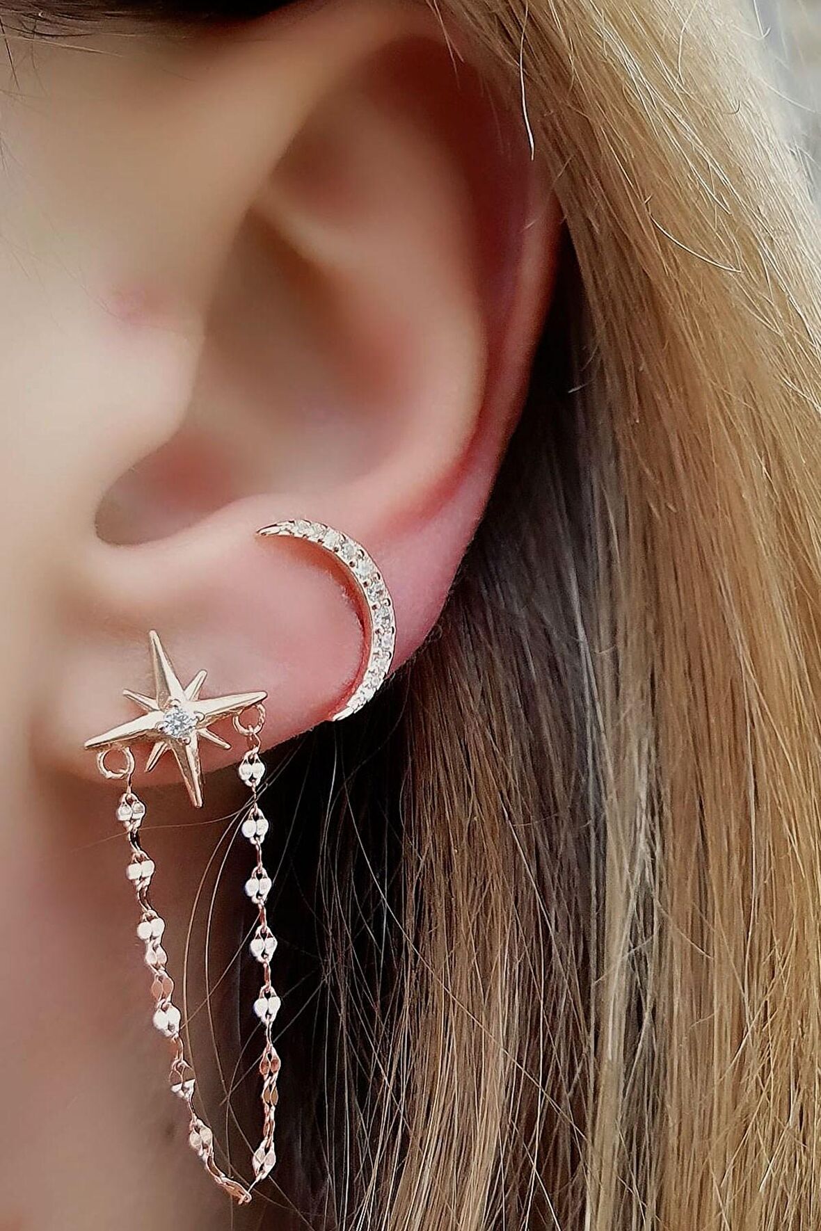 Ay yıldız figürlü 925 ayar gümüş asimetrik trend küpe