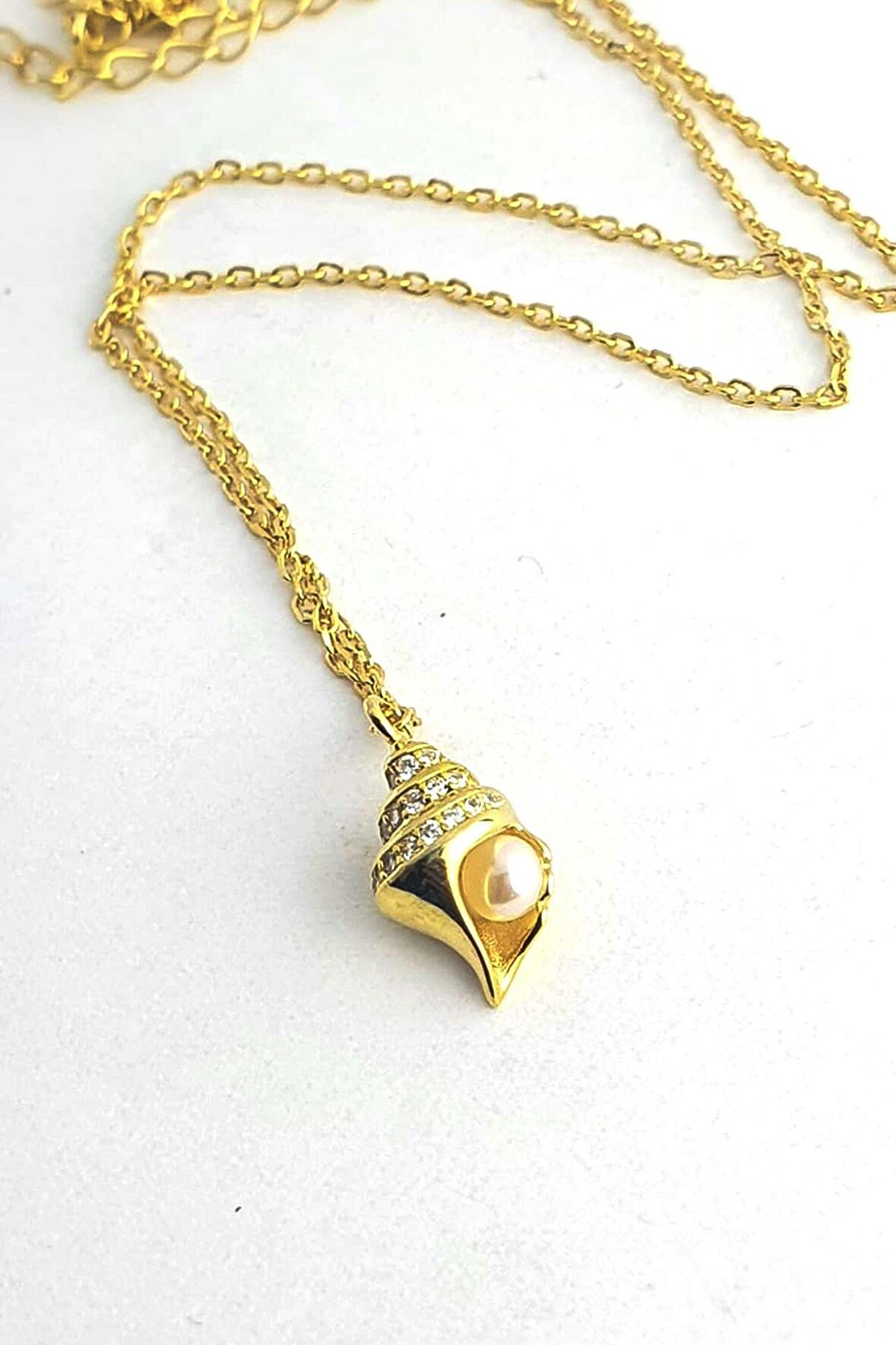 Incili Deniz Kabuğu Figürlü 925ayar Gümüş Üzerine Altın Kaplama Tasarım Kolye