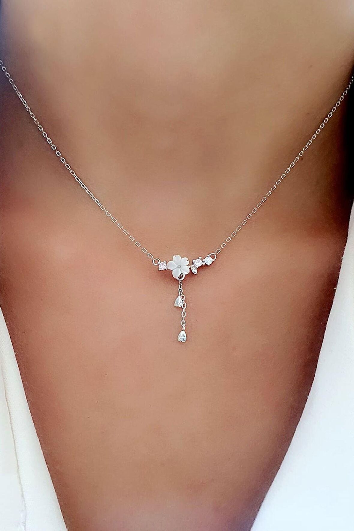 Sedef Üzerine El işi 925 ayar Gümüş Manolya Kolye