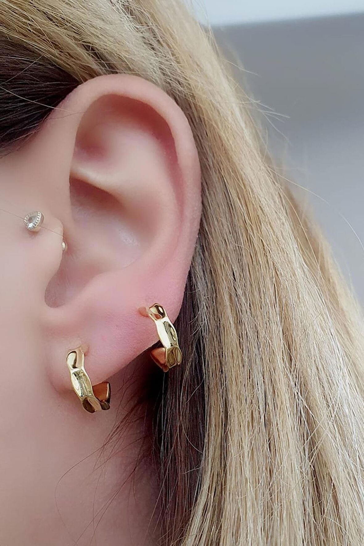 İtalyan tasarımı 925ayar gümüş üzerine altın kaplama Yarim Halka Küpe 