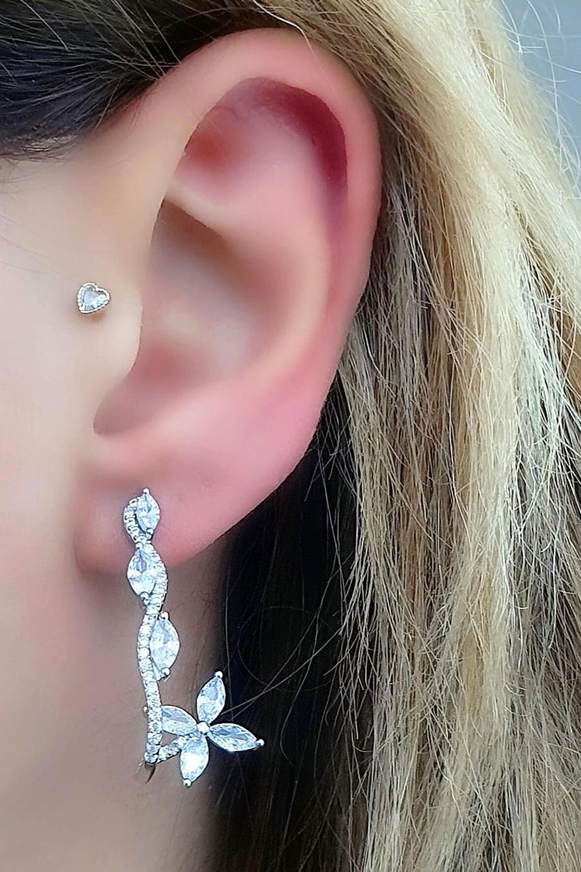 Pırlanta Parlaklığında Zirkon Taşlı 925ayar Gümüş İtalyan Tasarım Şık Küpe 