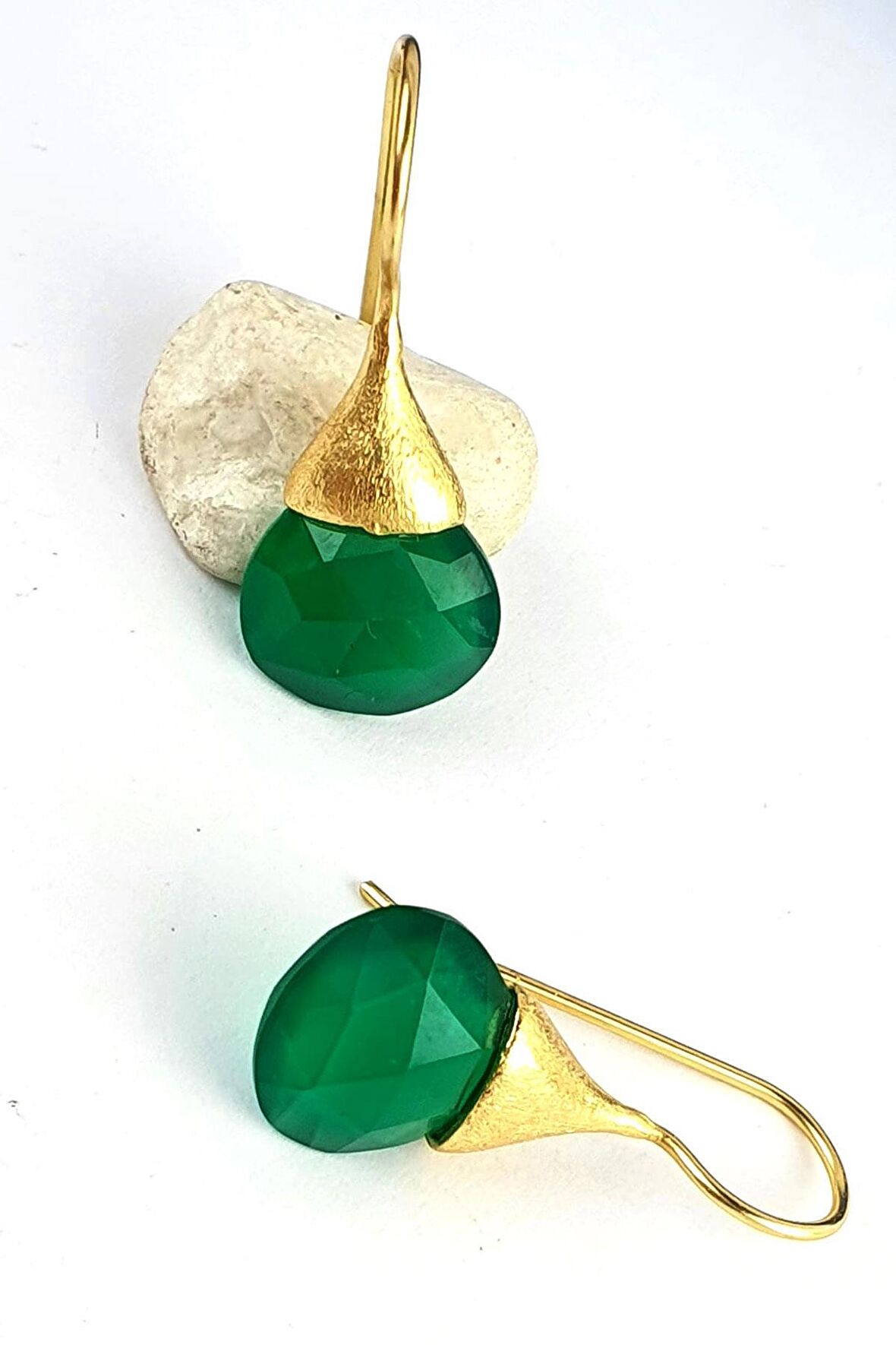 Yeşim Taşlı 925ayar Gümüş Üzerine Altın Kaplama Tasarım Doğal Taş Küpe 