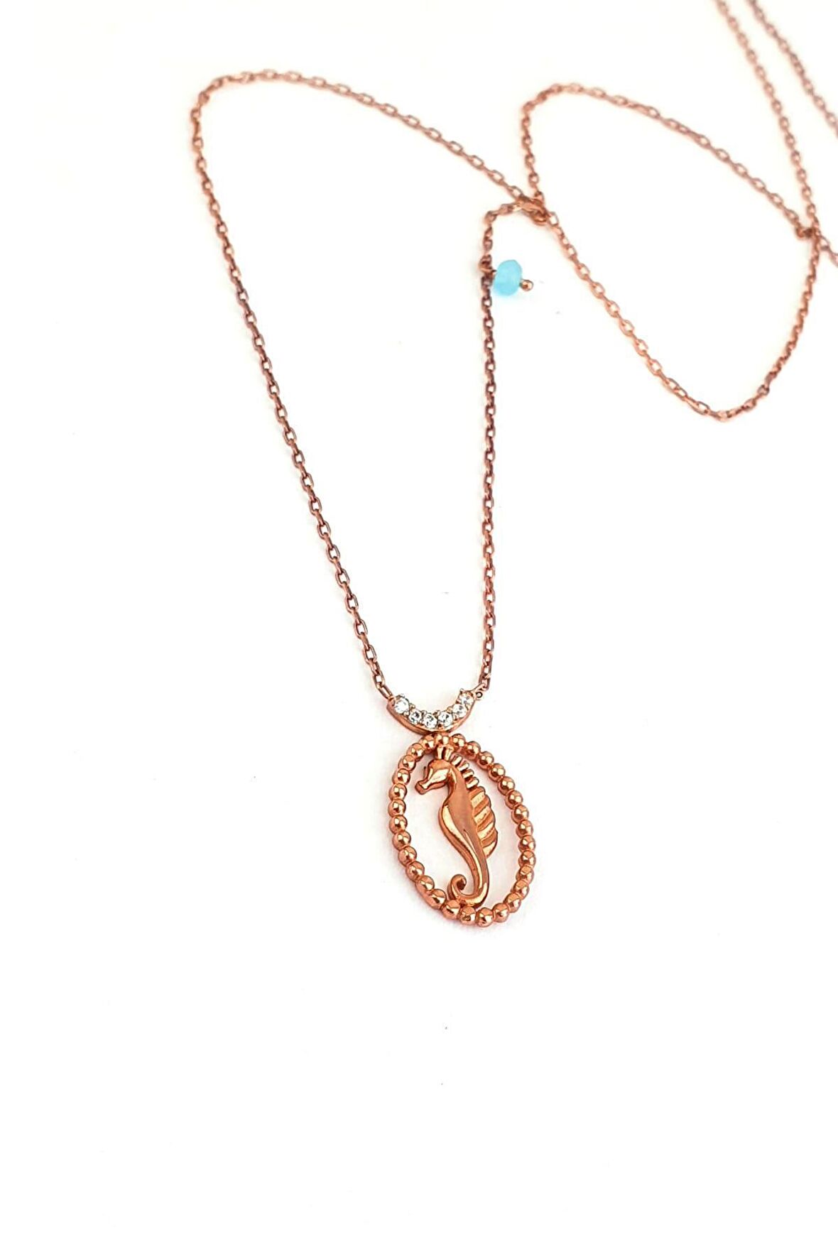 Mavi Kuvars taş detaylı 925ayar gümüş üzerine rose altın kaplama deniz atı şans kolyesi