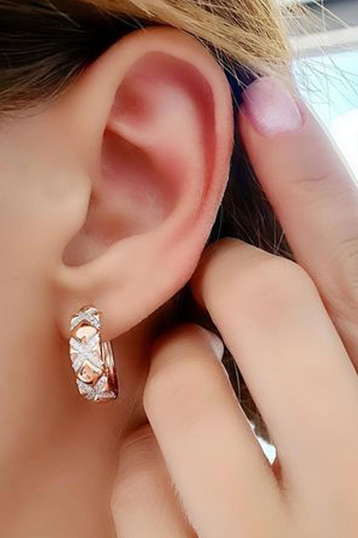 İtalyan 925ayar gümüş üzerine rose altın kaplama Zirkon taş detaylı Tasarım Halka Küpe