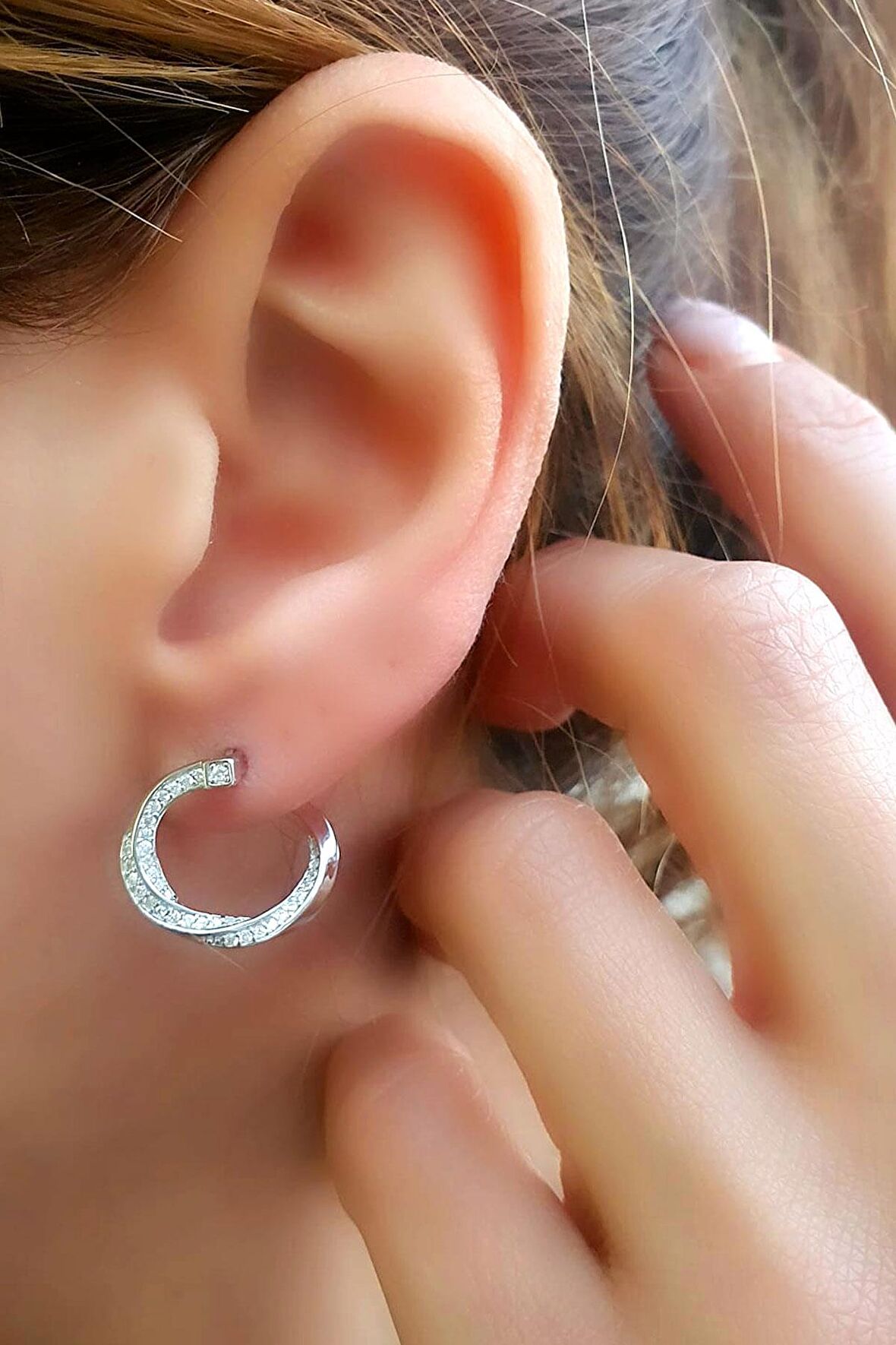 Pırlanta Parlaklığında Zirkon Taşlı 925ayar Gümüş İtalyan Tasarımı Spiral Küpe