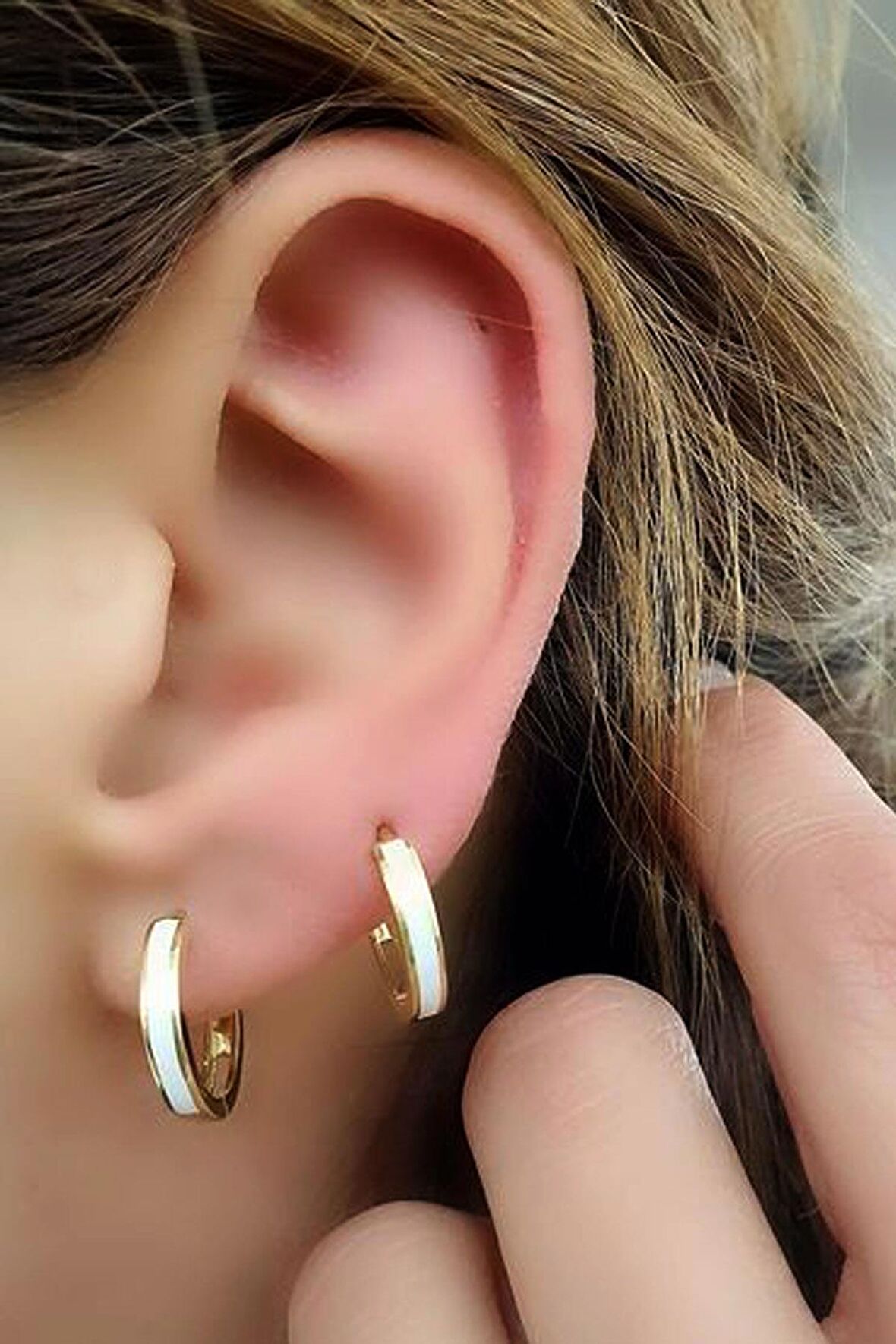 Beyaz Mineli 925ayar gümüş üzerine altın kaplama Bonita Halka Küpe 1.5 cm çap