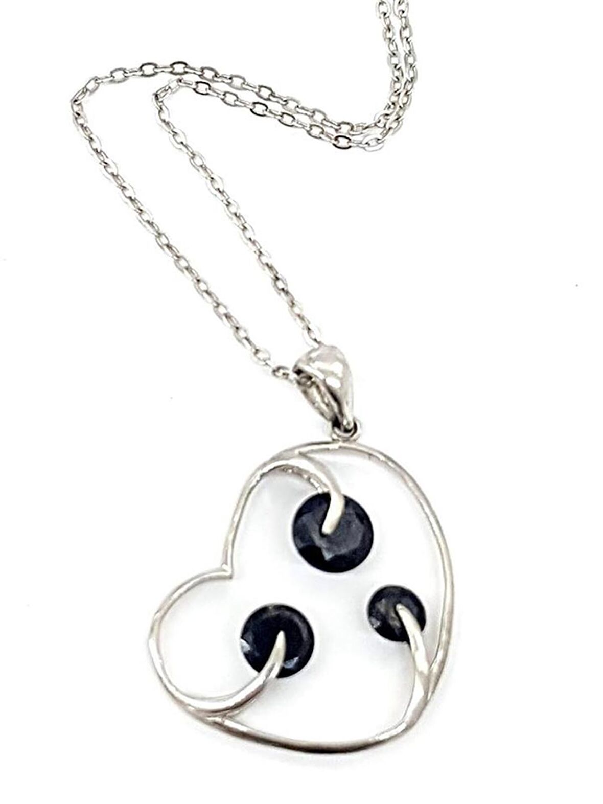 Oniks Taşlı Gümüş Kalp Kolye