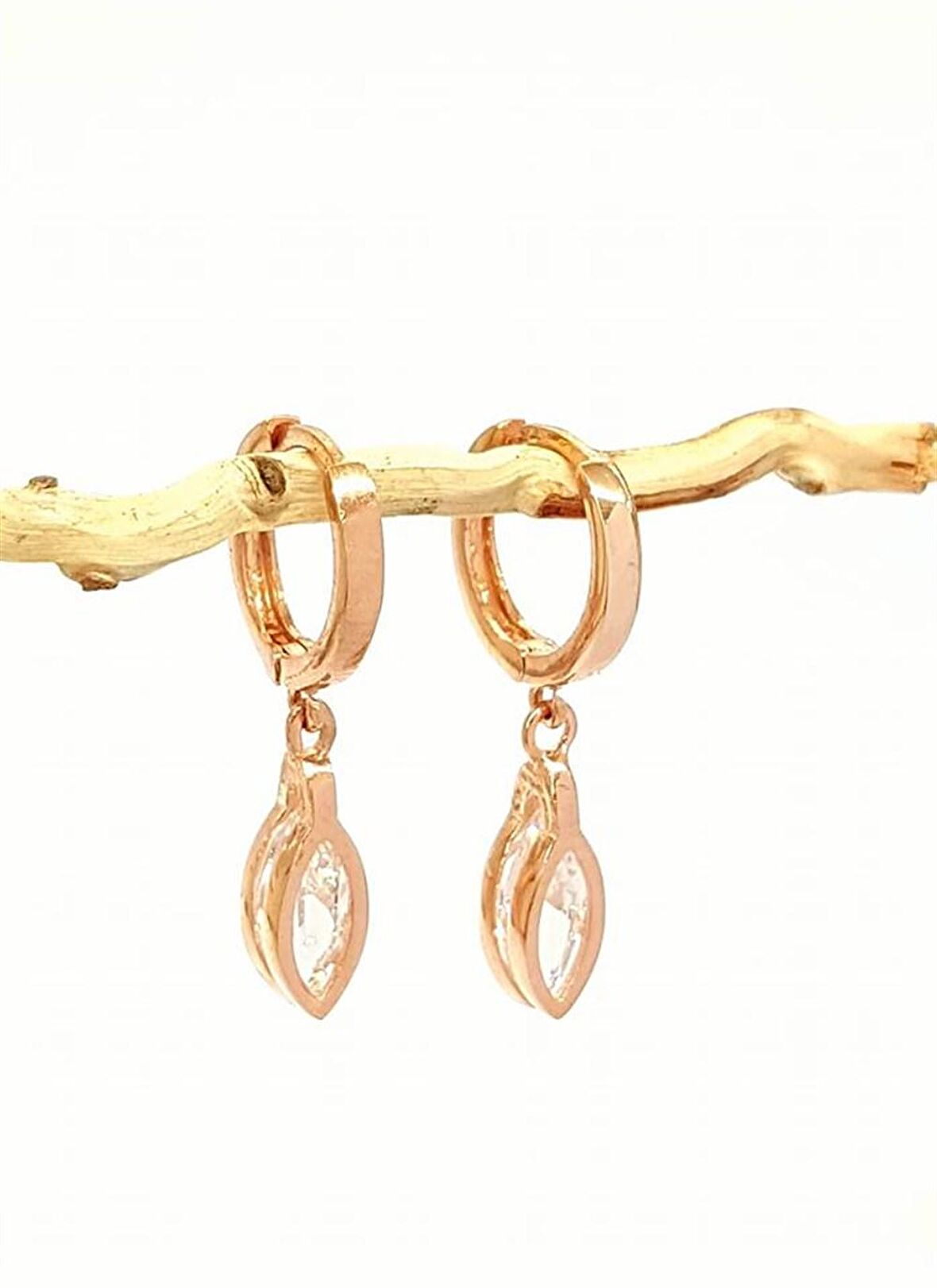 Pırlanta Işıltısında Özel Kesim Zirkon Gümüş Rose Küpe