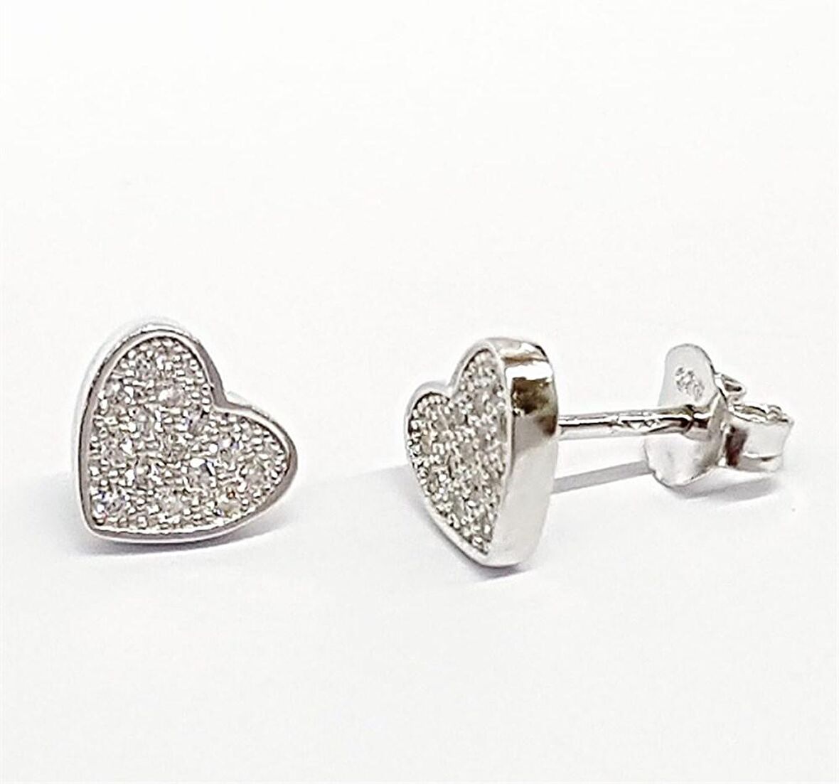 Pırlanta Işıltısında Mikro Zirkon İşçilikli Kalp Gümüş Küpe