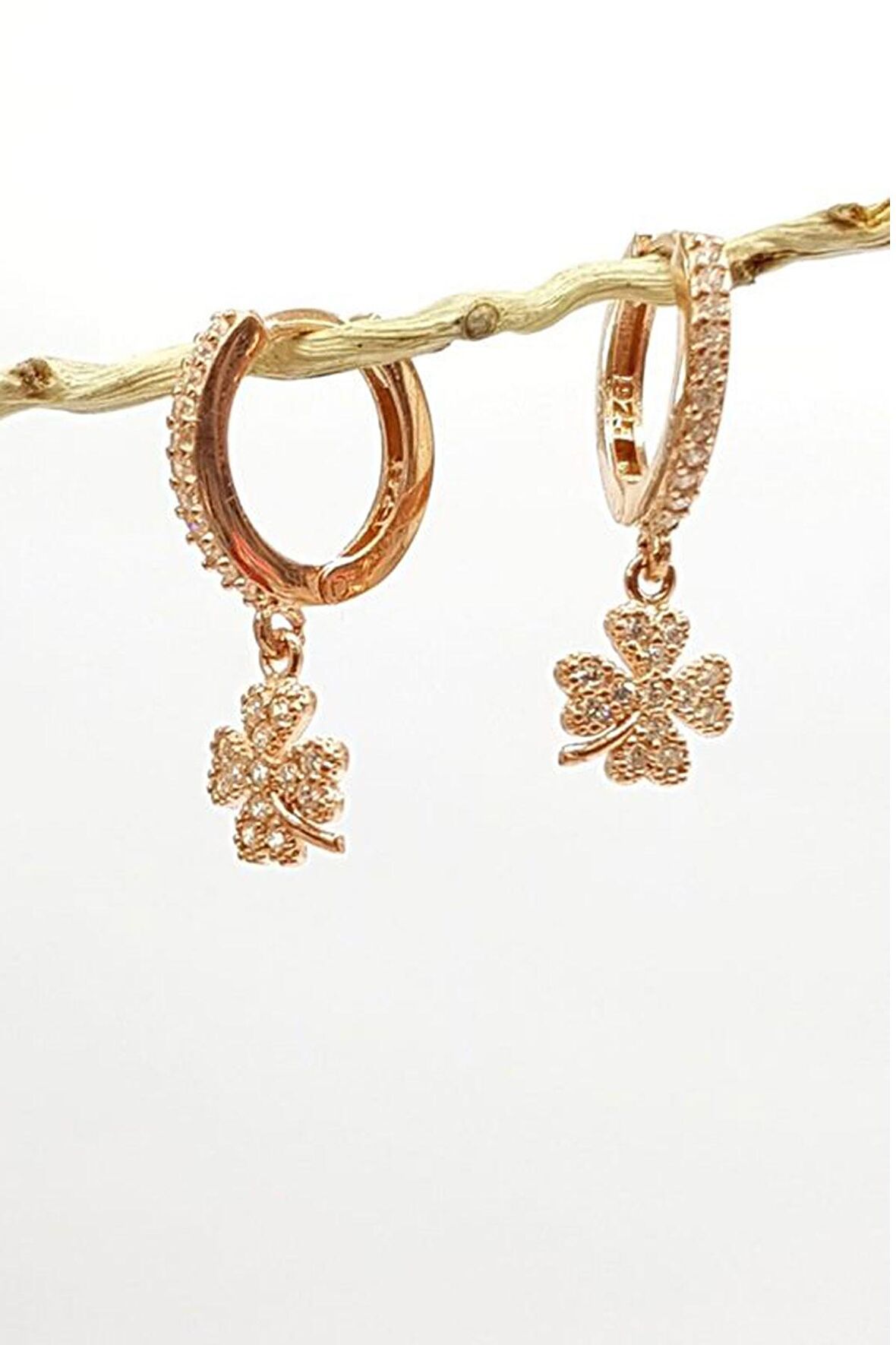 Yonca Figürlü Gümüş Kadın Küpe