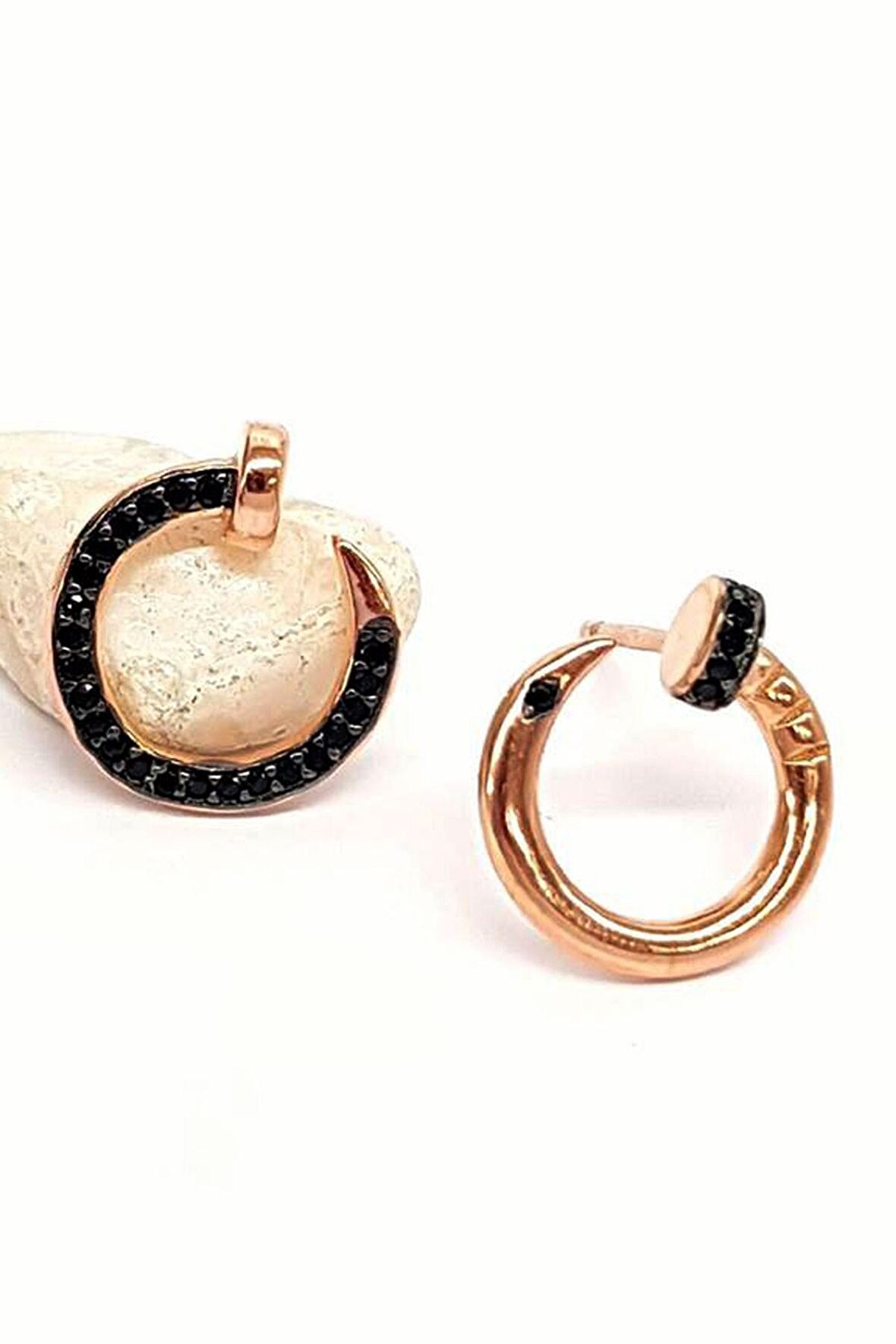 Oniks Taşlı Çivi Tasarımı Gümüş Küpe