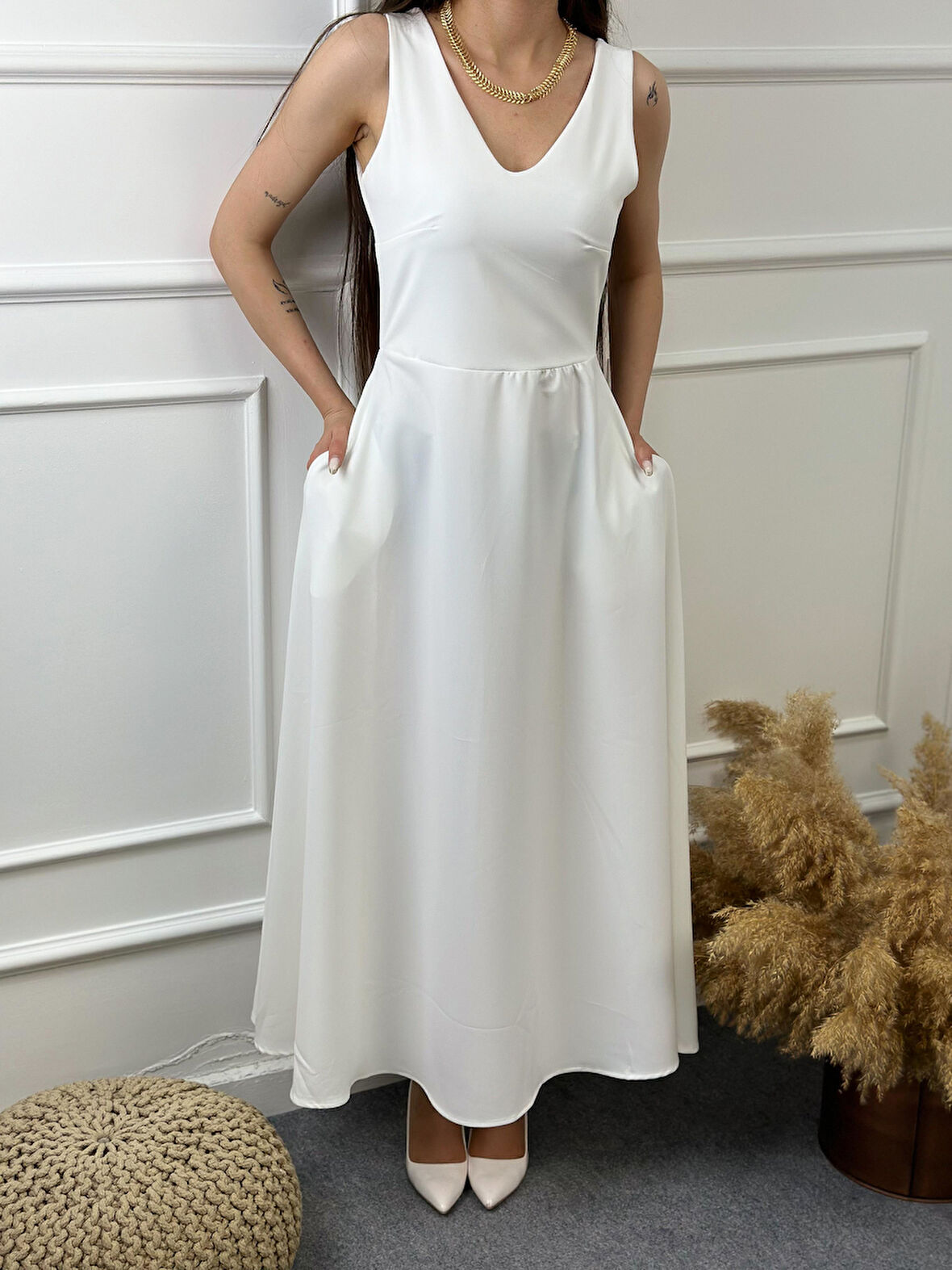 Askılı  V yaka Kloş Elbise BEYAZ