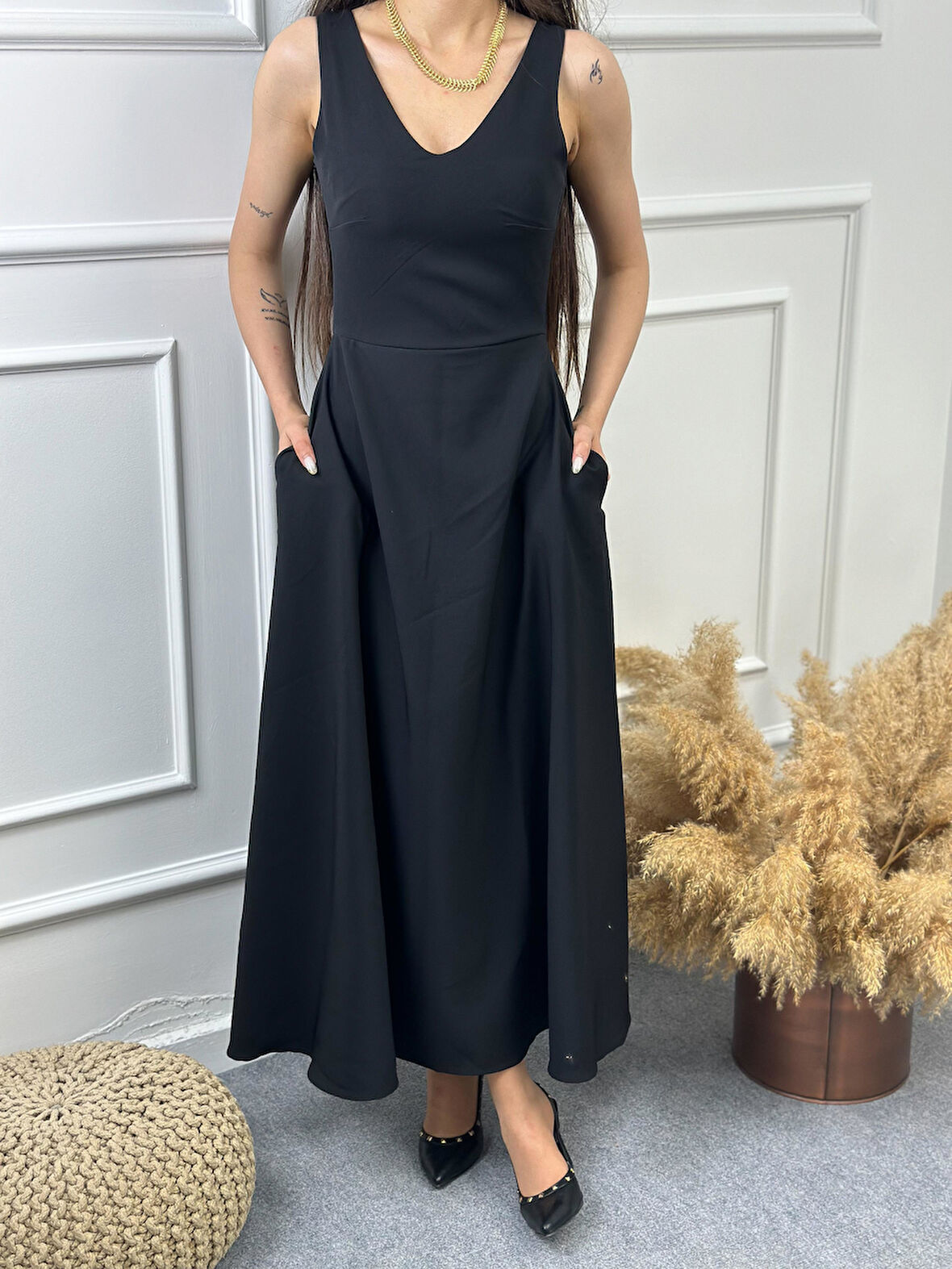 Askılı  V yaka Kloş Elbise SİYAH