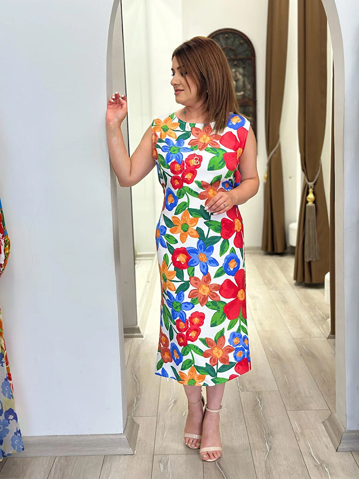 Çiçekli Kolsuz Elbise KIRMIZI