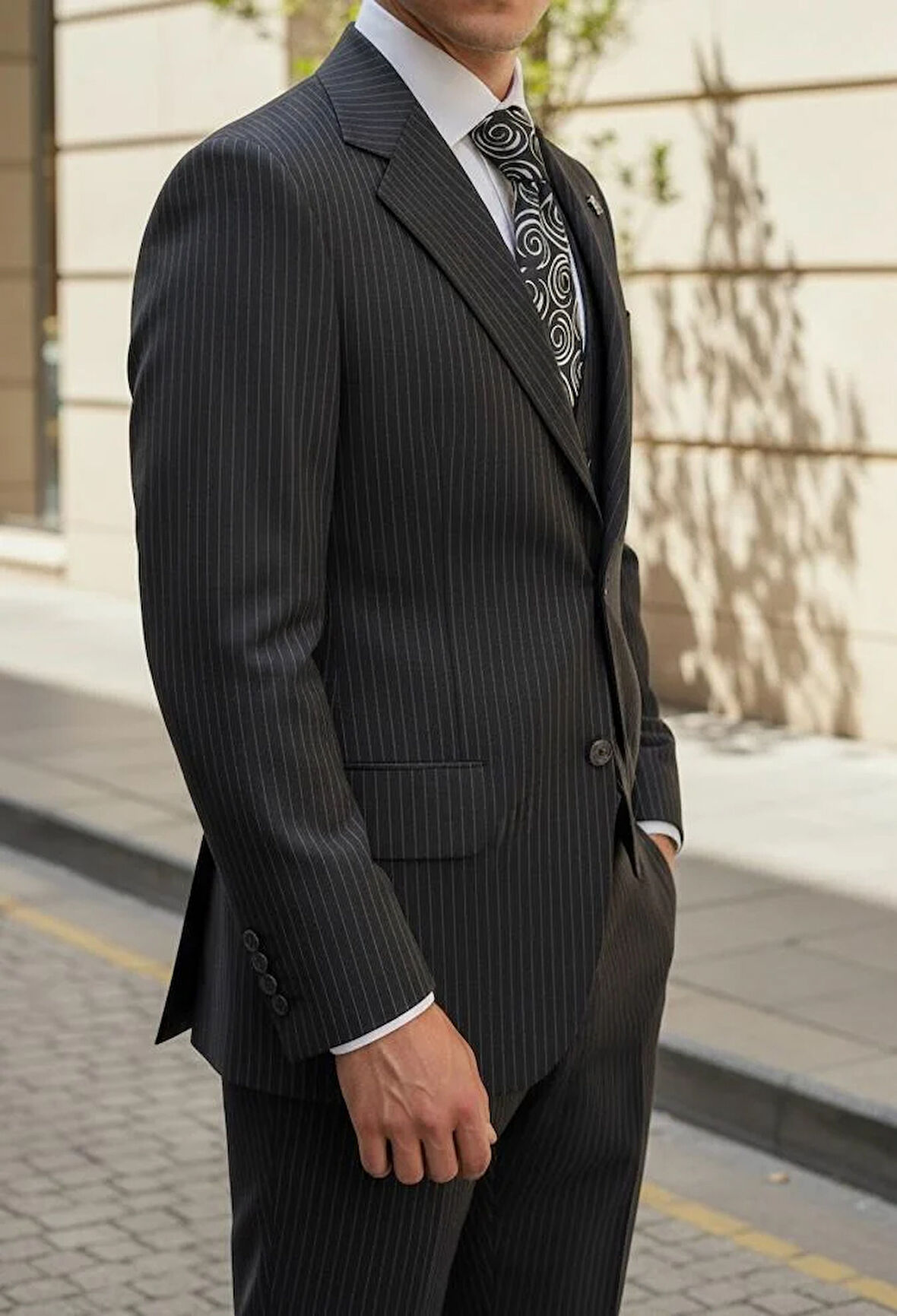 Yelekli Çizgili Takım Elbise – Modern Fit