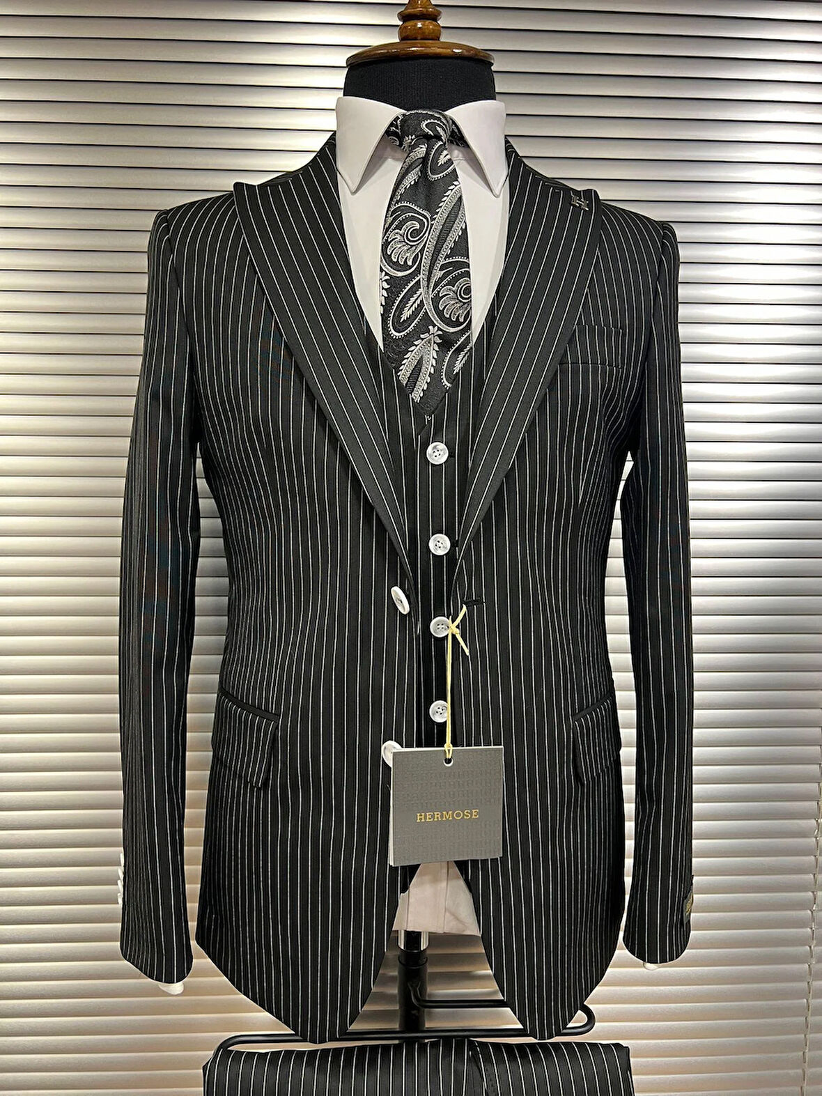 Modern Fit Siyah Çizgili Erkek Takım Elbise - Yelekli 3'lü Set