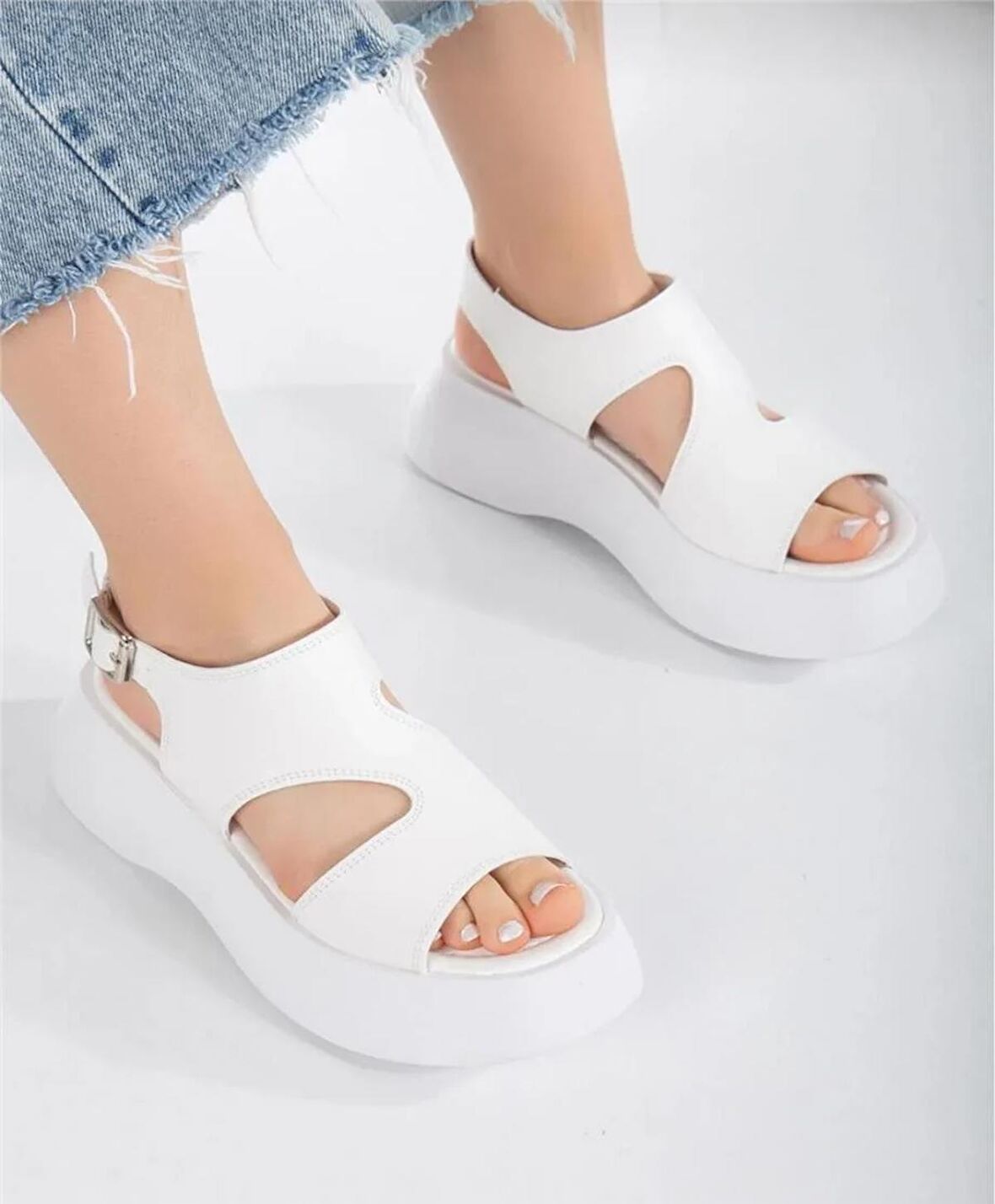 Kadın Yüksek Tabanlı Kemer Tokalı Sandalet-Beyaz