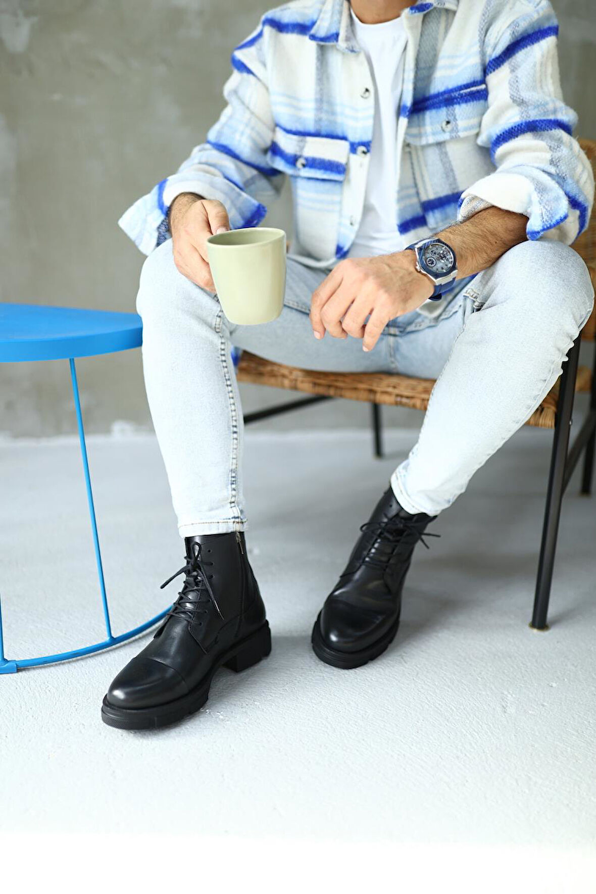 Serhat Özköroğlu - Siyah Erkek Bot Siyah