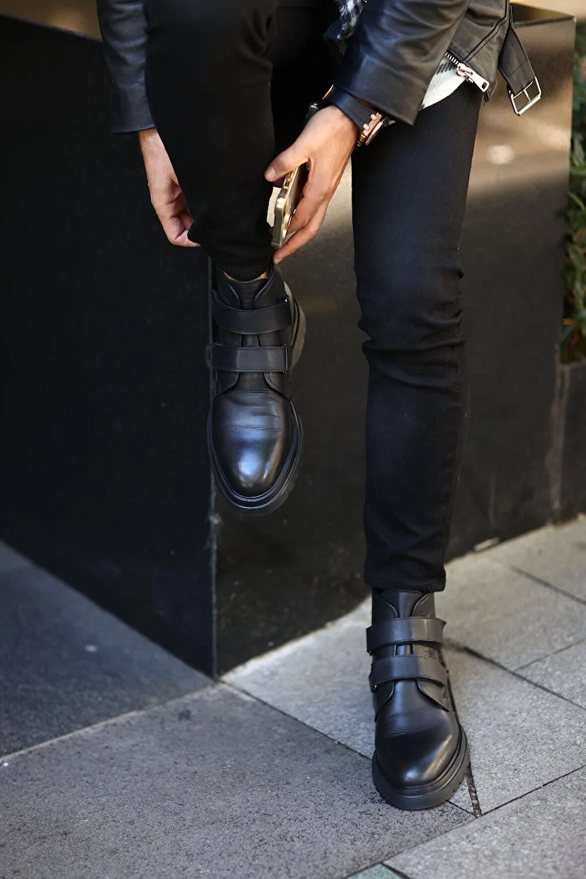 Serhat Özköroğlu - Siyah Deri  Bot Siyah