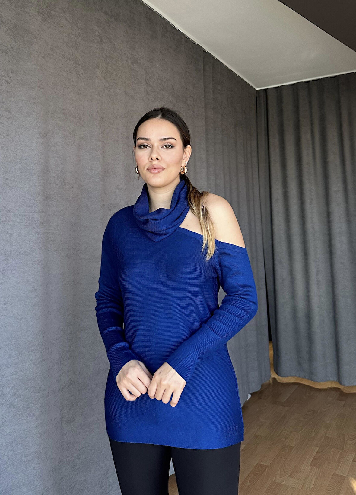 Omzu Açık Degaje Yaka Triko Kazak - Saks Mavi