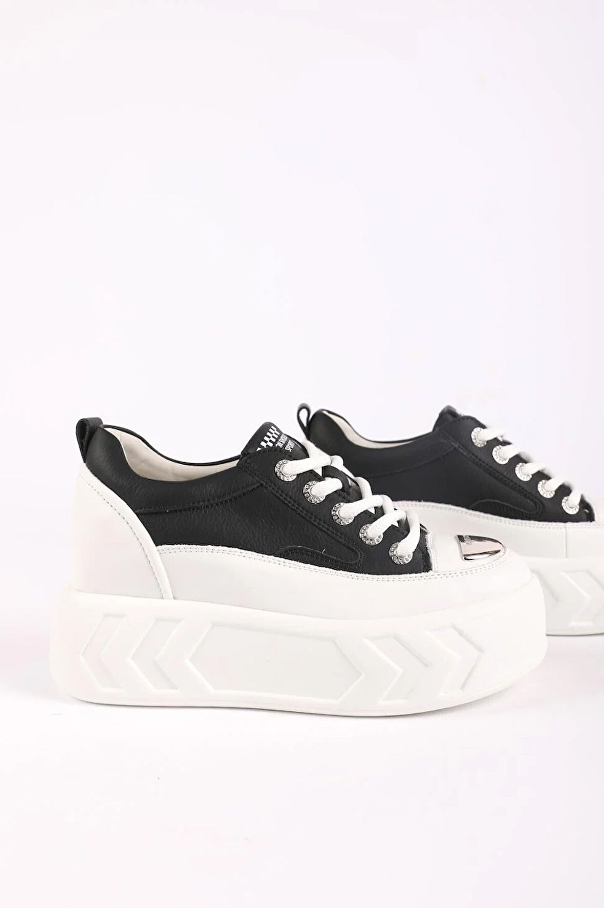 Kadın Kalın Taban Bağcıklı Sneaker Siyah