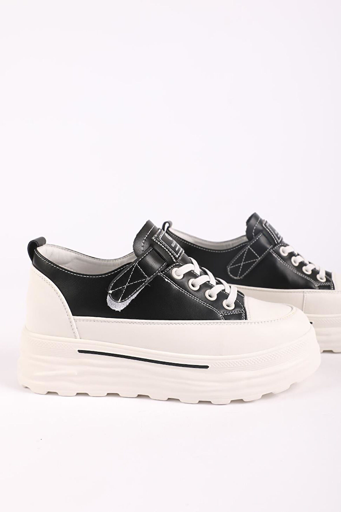 Kadın Dolgu Taban Bağcıklı Sneaker Siyah