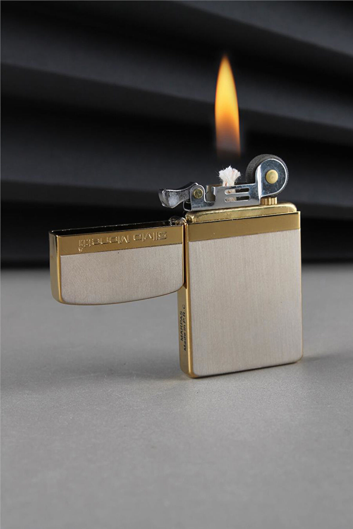 Silvio Monetti Özel Tasarım Benzinli Kapaklı Altın Benzinli Çakmak CAKSM084T