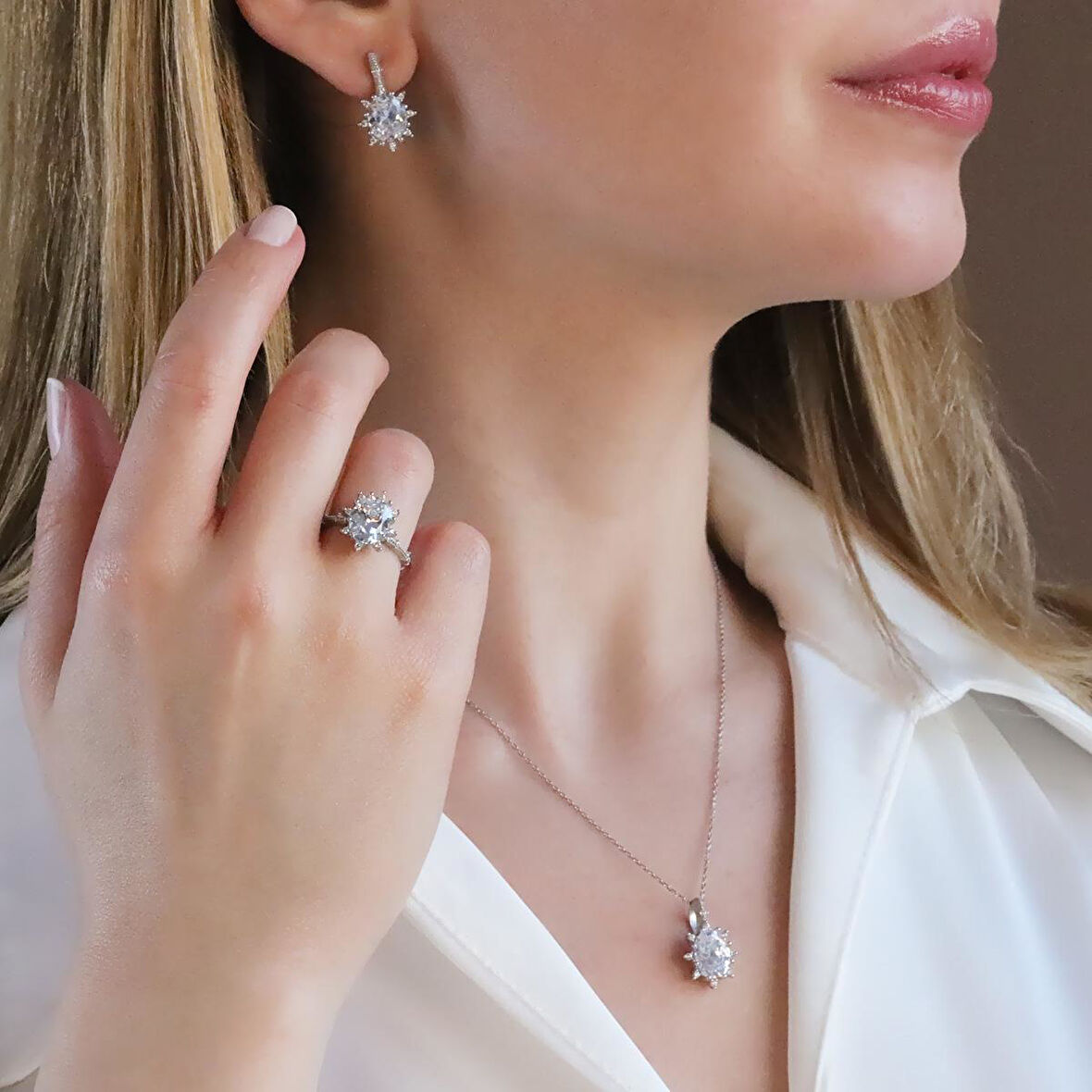 Zirkon Taşlı Elips Lotus Çiçeği Gümüş Set