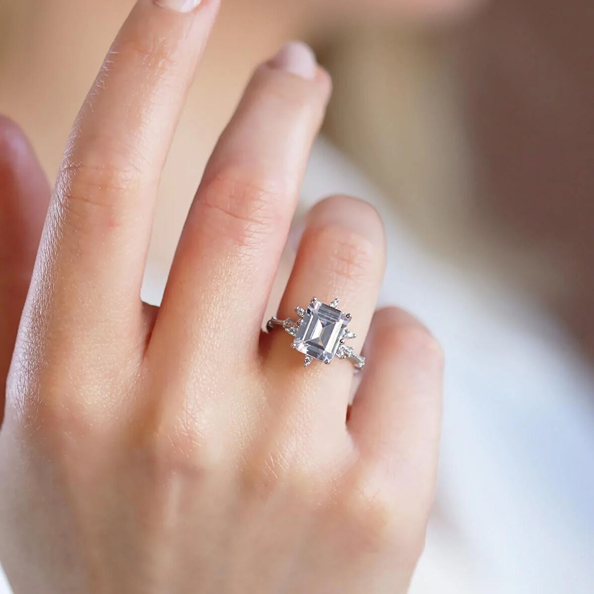 Zirkon Taşlı Kare Lotus Çiçeği Gümüş Yüzük