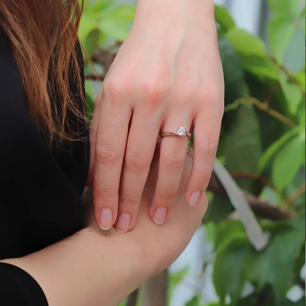 Starlight Diamond Çapraz Yuvarlak Kesim Pırlanta Montür Gümüş Tek Taş Yüzük