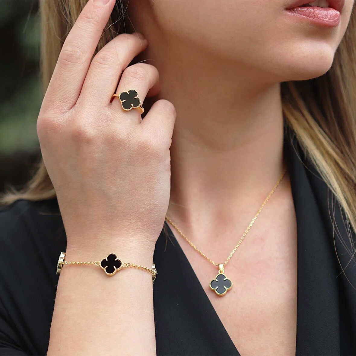 İkonik Alhambra Onix Taşlı Gold Kaplama Gümüş Set