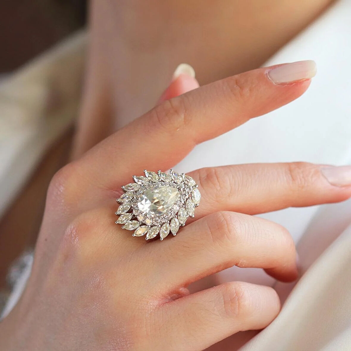 Okyanusun Kalbi Damla Sky Diamond Gümüş Yüzük