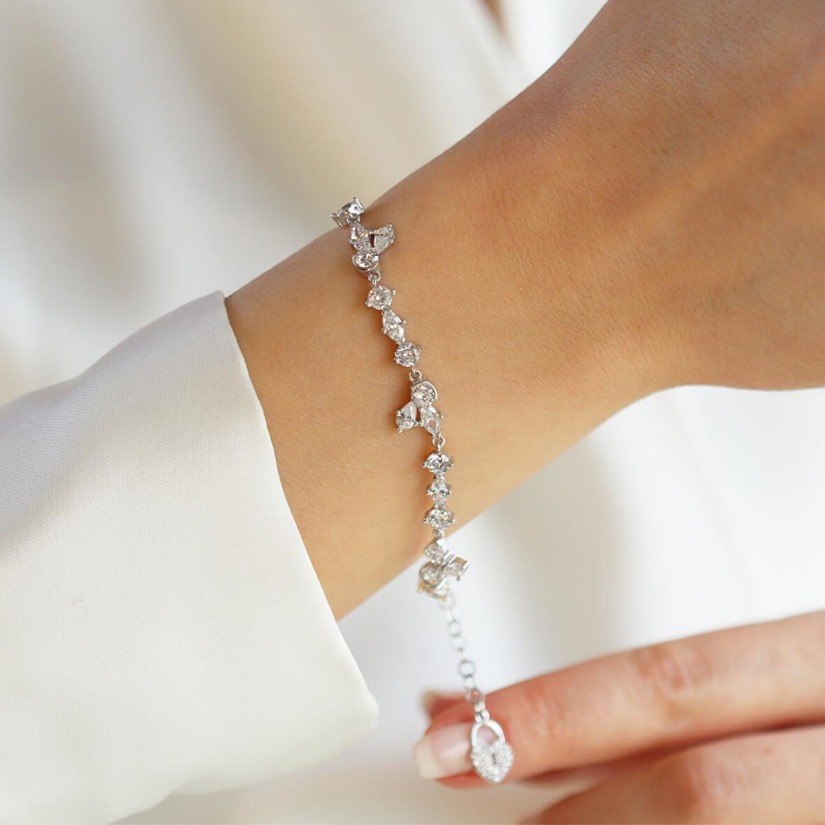 Pndr Taşlı Figürlü Gümüş Bileklik