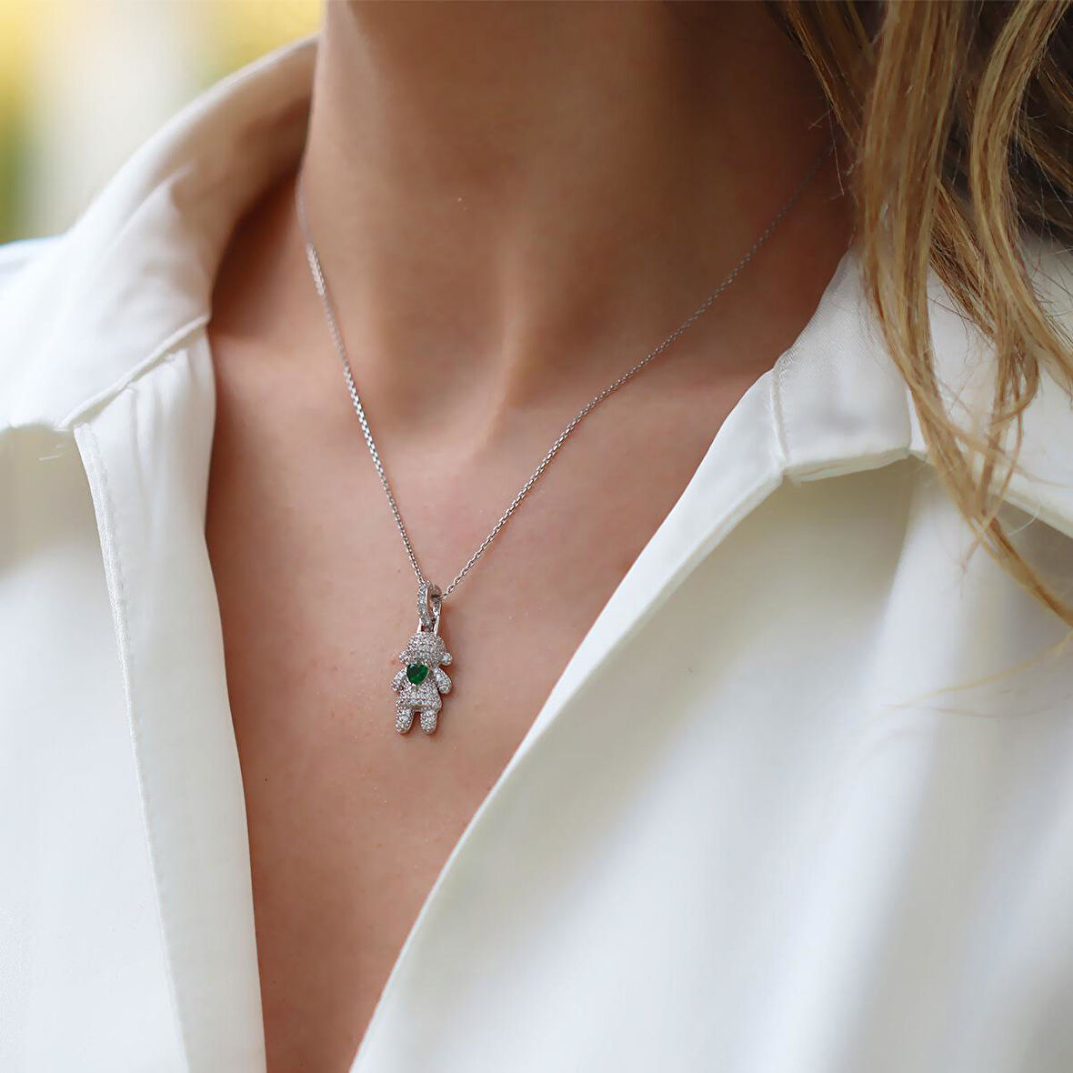 Kalpli Yeşil Zirkon Taşlı Silüet Gümüş Kolye