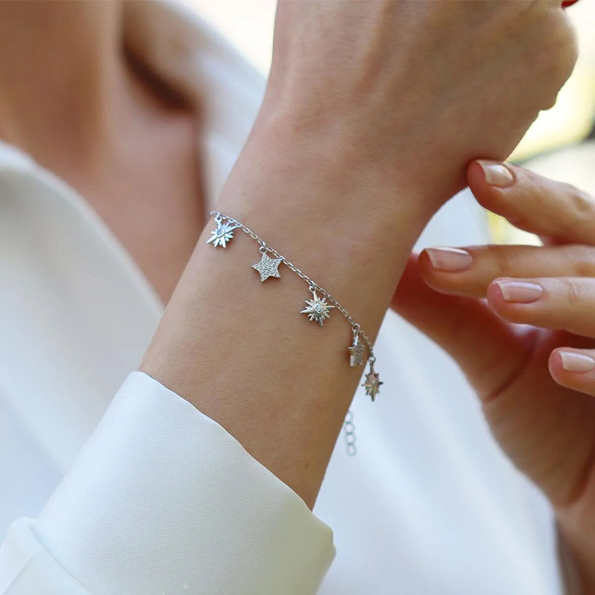 Zirkon Taşlı Sallantı Yıldız Gümüş Bileklik