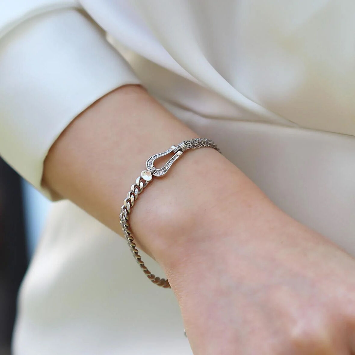 Yarı Gurmet Zincirli Gümüş Bileklik