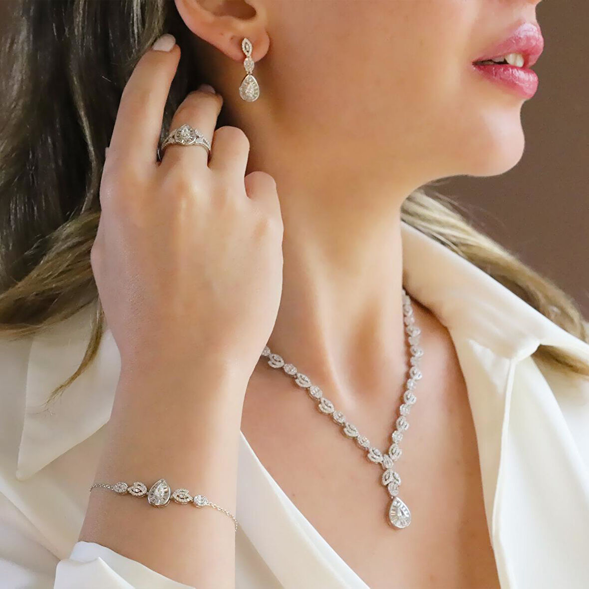 Damla Başak Modeli Zirkon Taşlı Gümüş Set