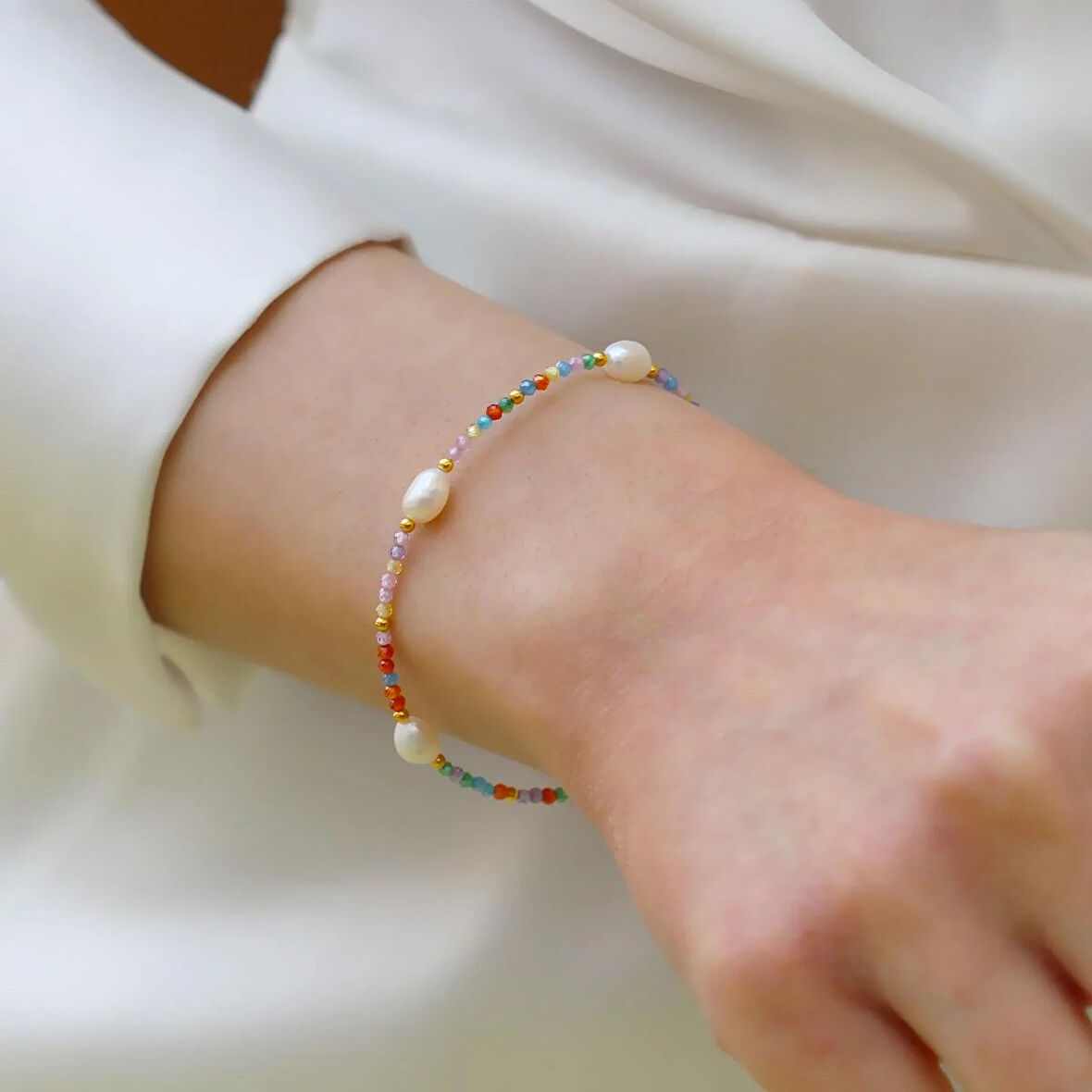 Doğaltaş Renkli İncili Gümüş Bileklik