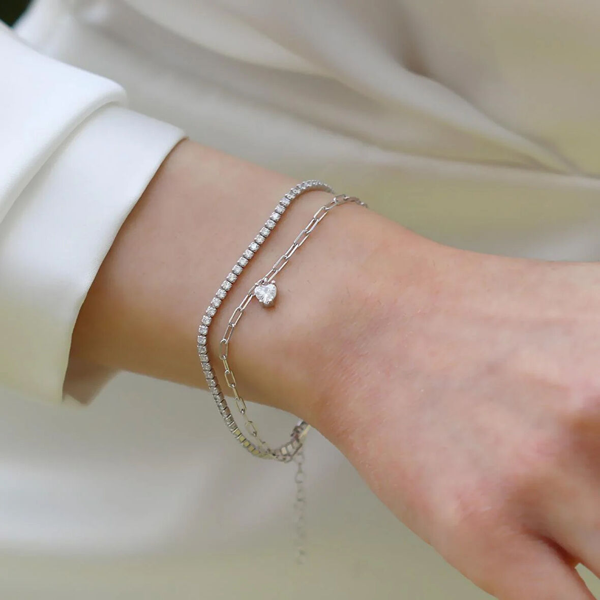 Çift Zincirli Kalpli Gümüş Bileklik