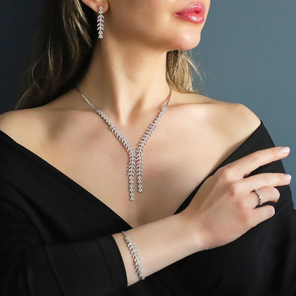 Zirkon Taşlı Başak Modeli Gümüş Set