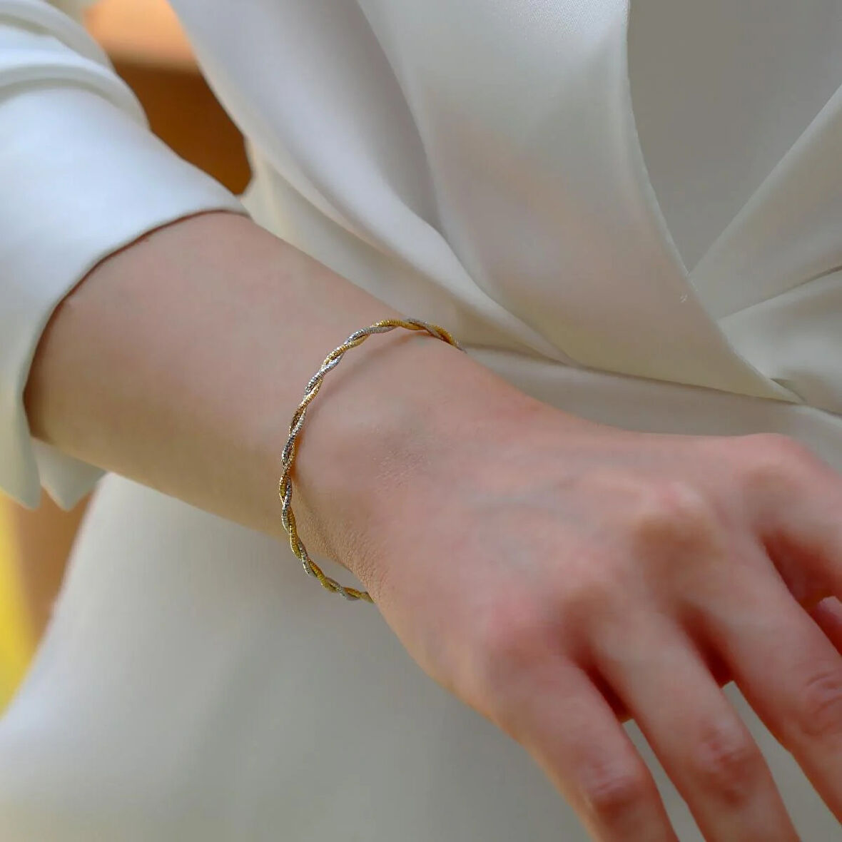 Burgu Çift Renkli Ajda Modeli Gümüş Bileklik