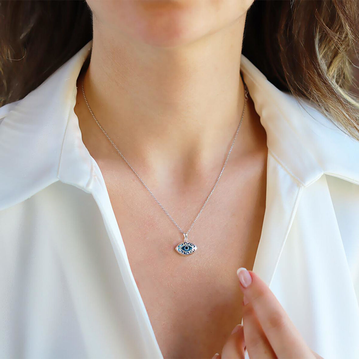 Mekik Desenli Camgöz Gümüş Kolye