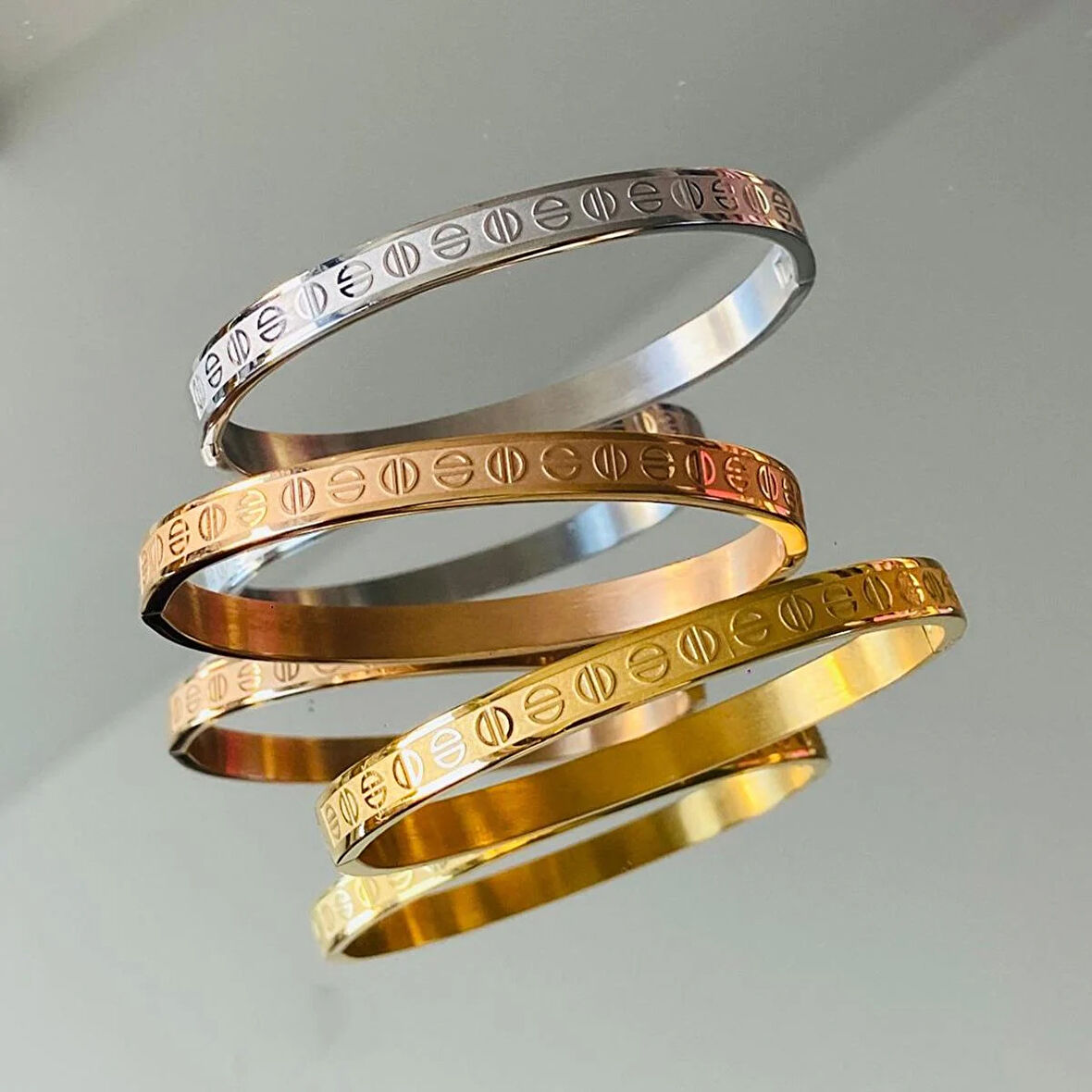 Üç Renkli Üçlü Çelik Kelepçe