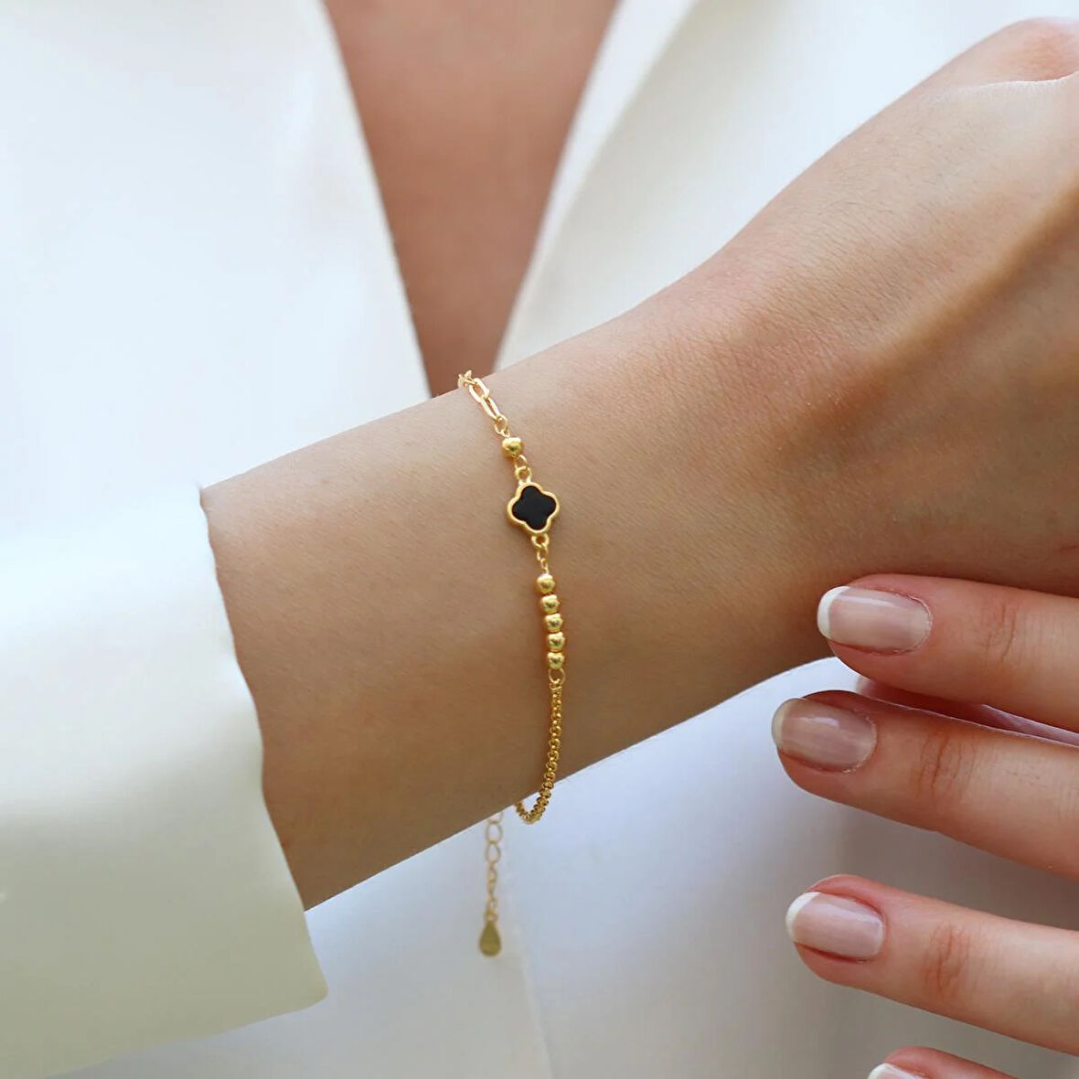 Yonca Siyah Mineli Trend Gold Gümüş Bileklik