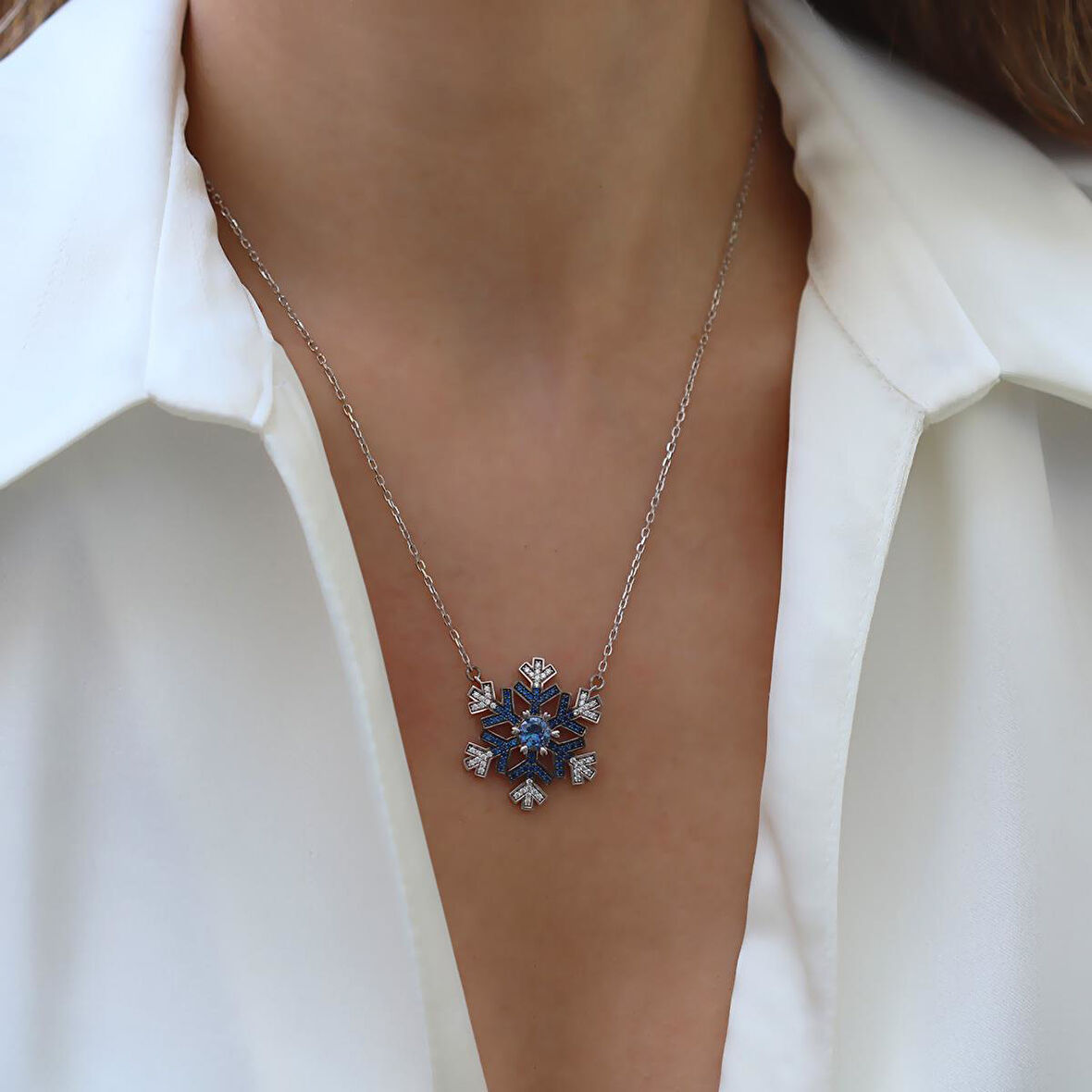 Kar Tanesi Lacivert Taşlı Gümüş Kolye