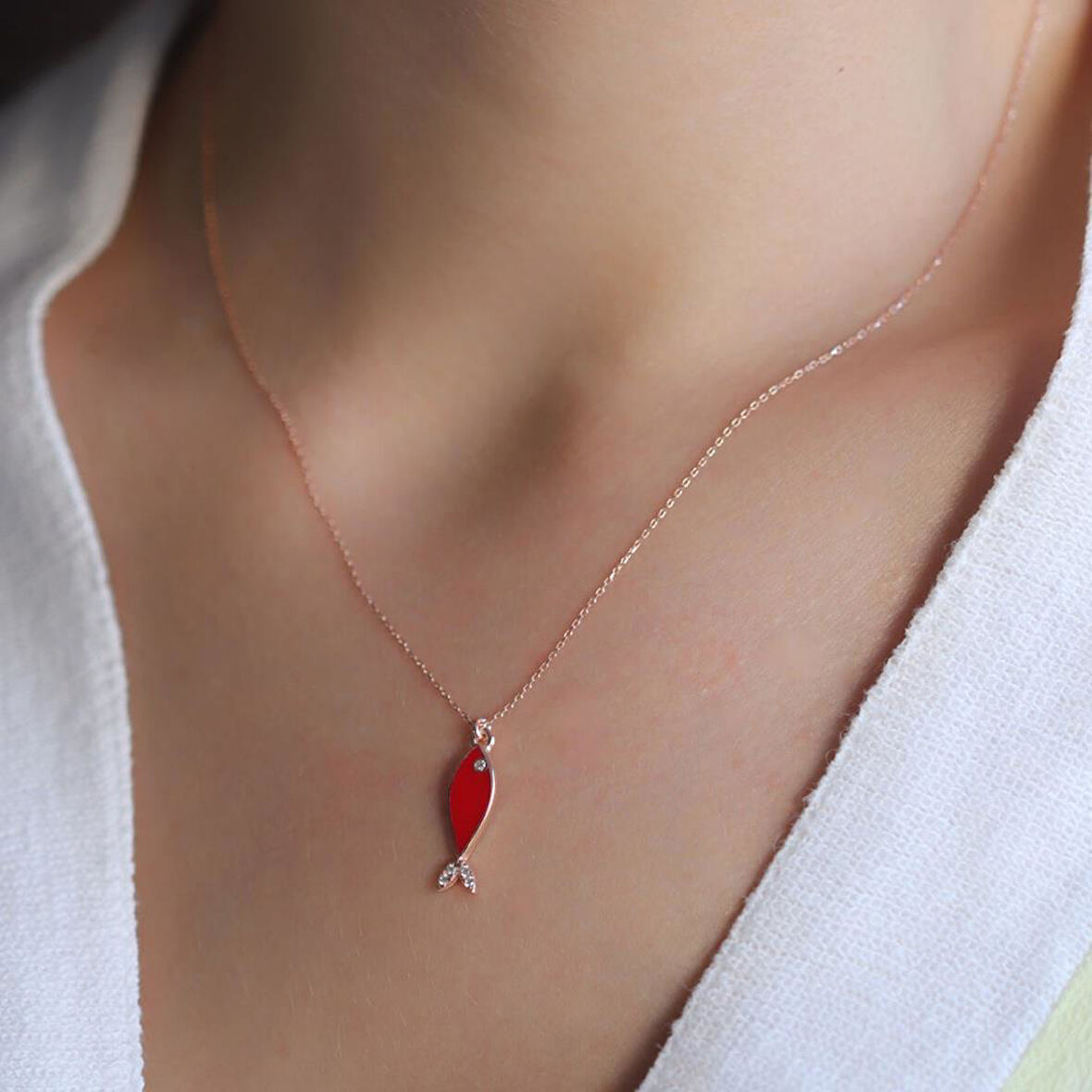 Mine İşli Zirkon Taşlı Rose Gold Kaplama 925 Ayar Gümüş Kırmızı Balık Kolye